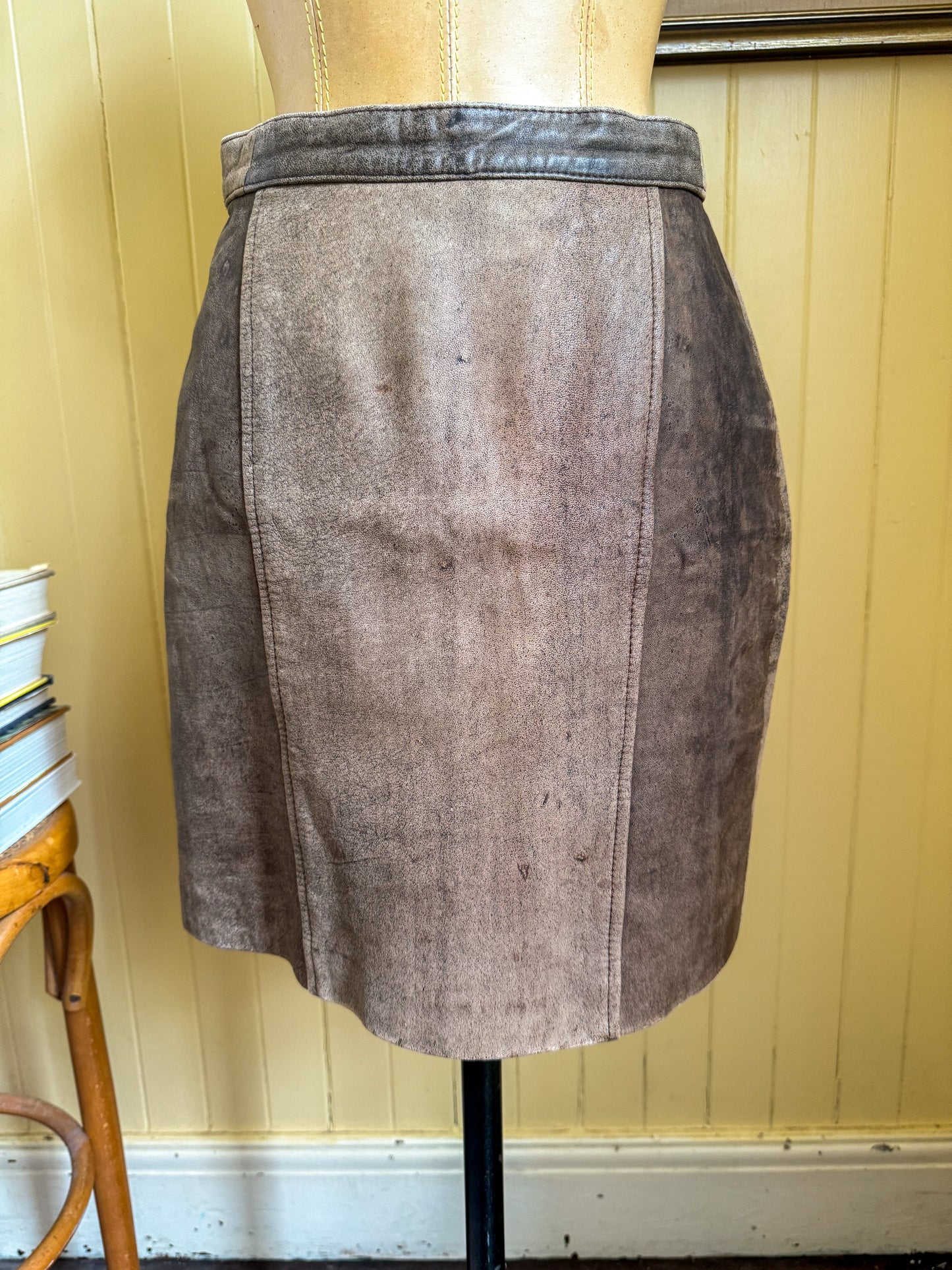 VINTAGE 1980S RAWHIDES BROWN ACID WASH LEATHER MINI SKIRT S