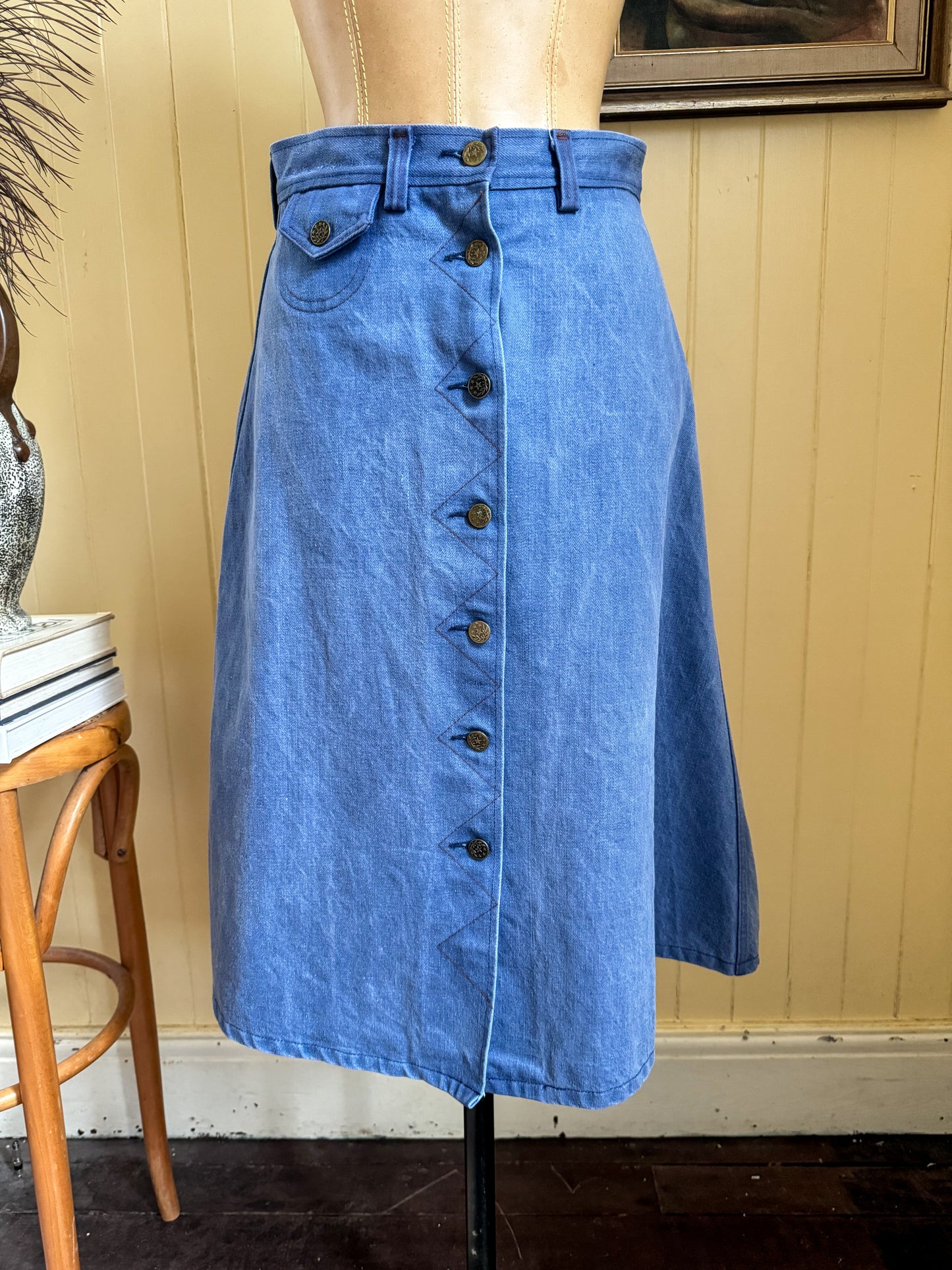 VINTAGE 1970S PLAY BUTTON THROUGH DENIM A-LINE MIDI SKIRT XS/S