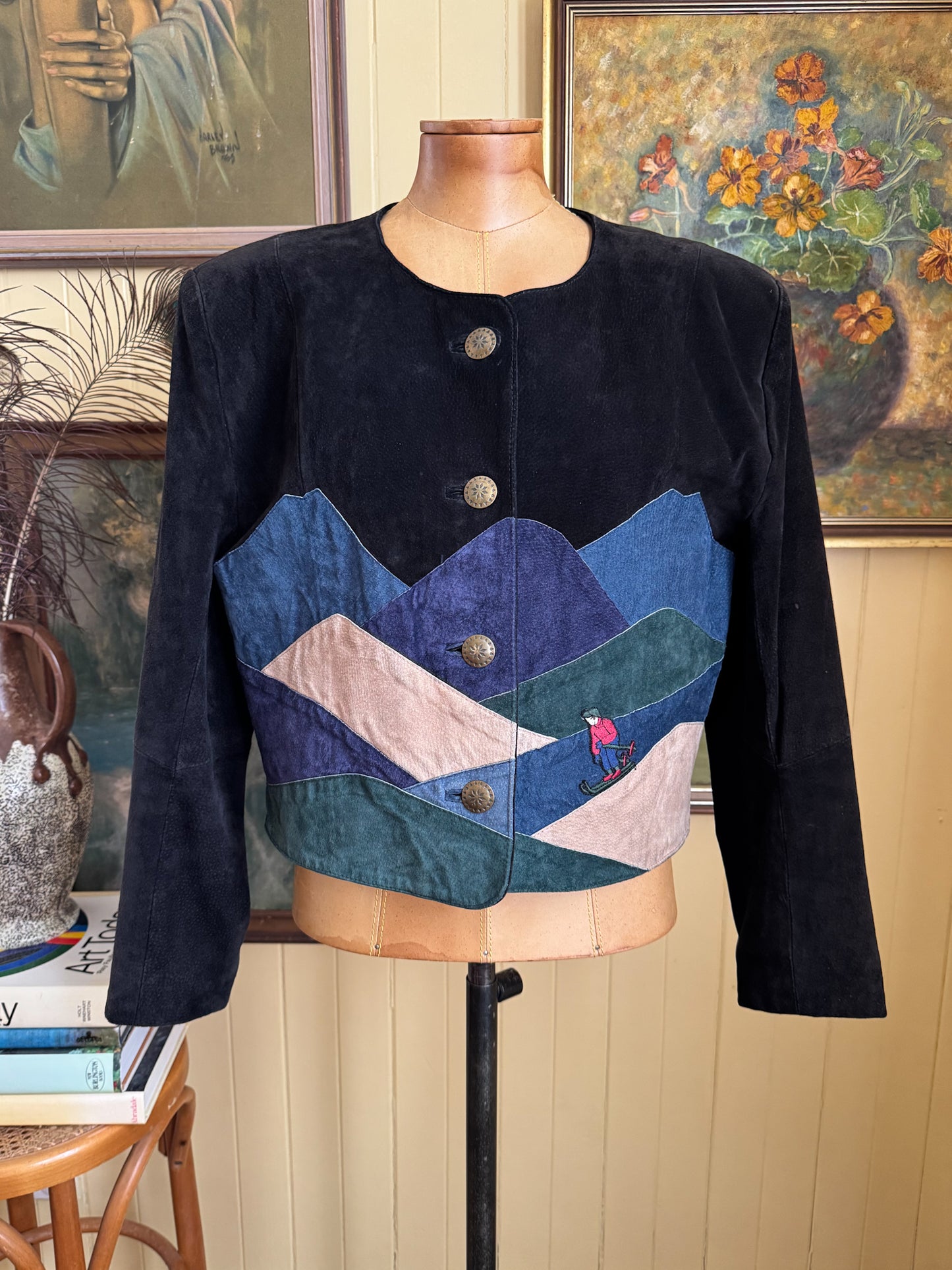 VINTAGE 1980S SUEDE LEATHER ALPINE SKIER APPLIQUÉ CROPPED JACKET M/L