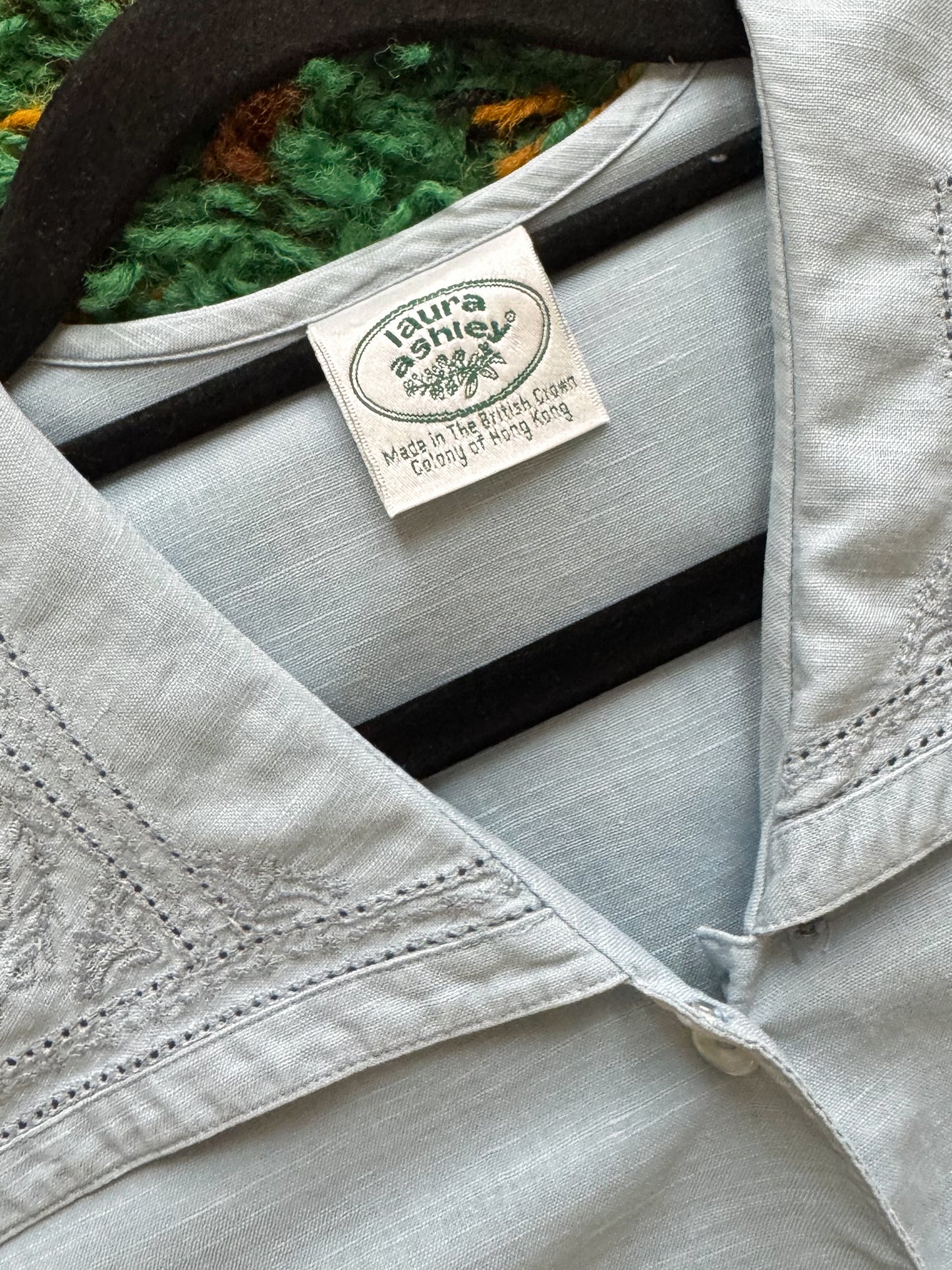 VINTAGE 1990S LAURA ASHLEY LINEN EMBROIDERED SAILOR COLLAR BLOUSE S/M