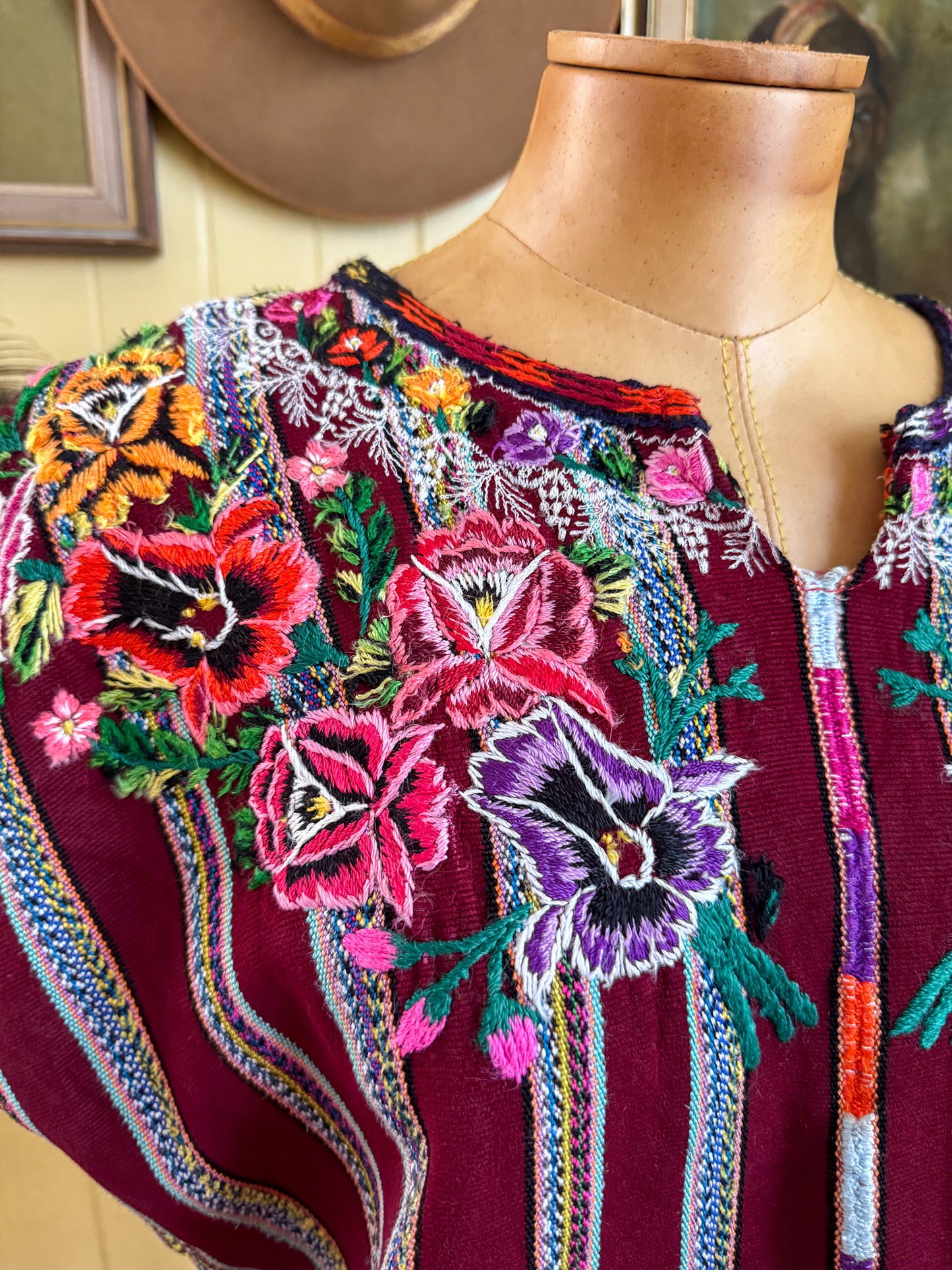 VINTAGE GUATEMALAN EMBROIDERED STRIPED COTTON HUIPIL TOP M