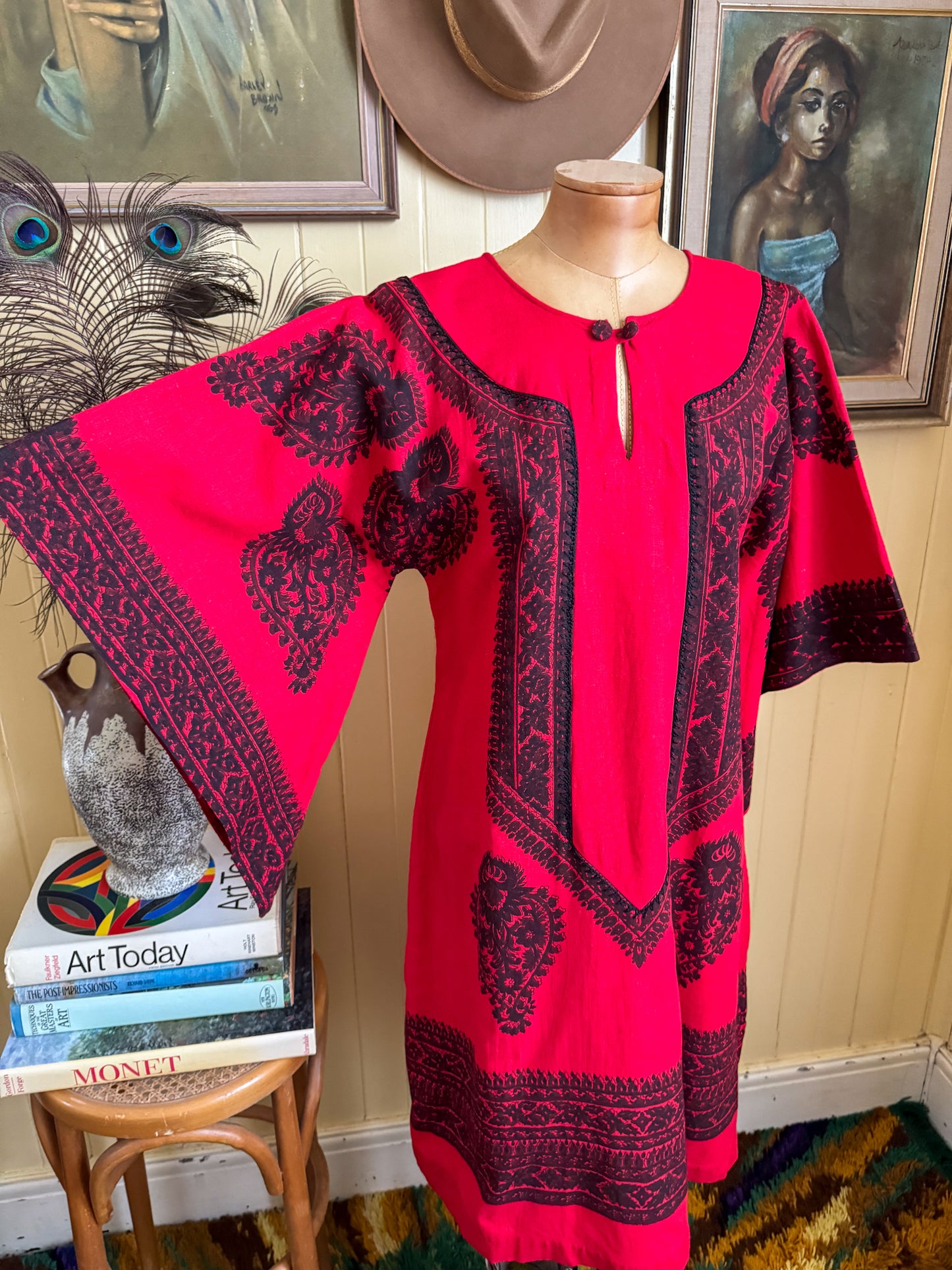 VINTAGE 1970S JUGNU INDIAN COTTON PRINT ANGEL SLEEVE MIDI KAFTAN M