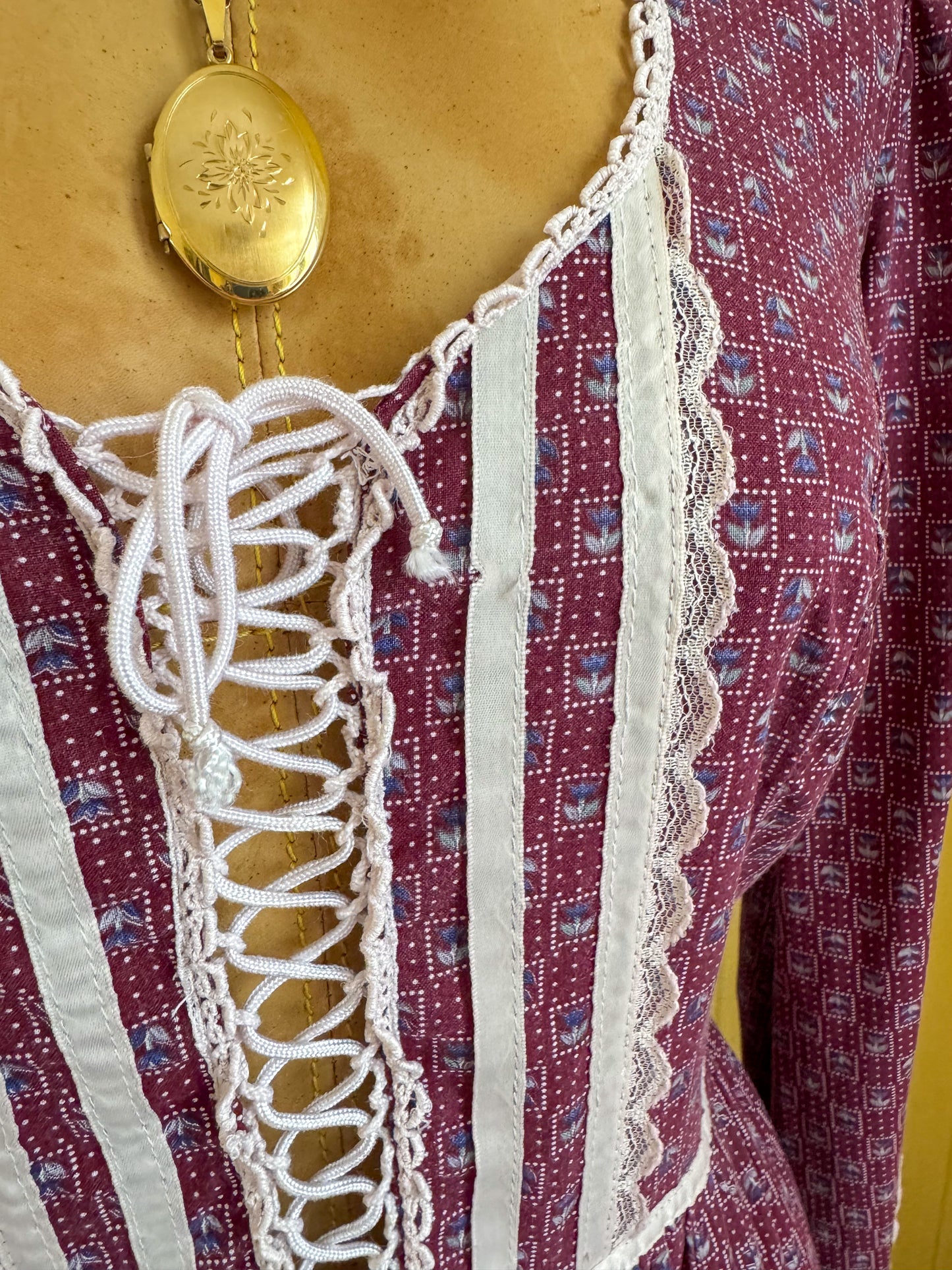 VINTAGE 1970S GUNNE SAX COTTON FLORAL PRINT LACE PRAIRIE MAXI DRESS S/M