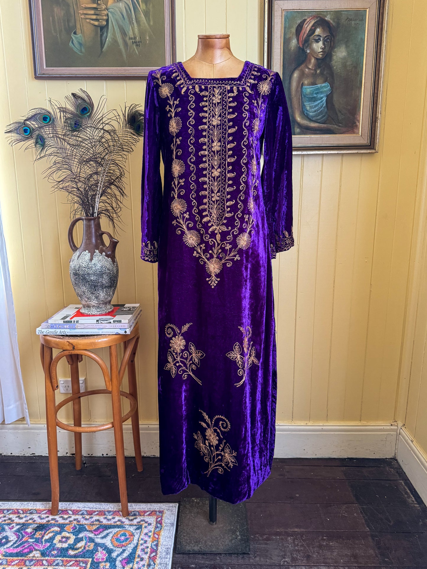 VINTAGE 1970S PAKISTANI VISCOSE VELVET EMBROIDERED MAXI KAFTAN S/M