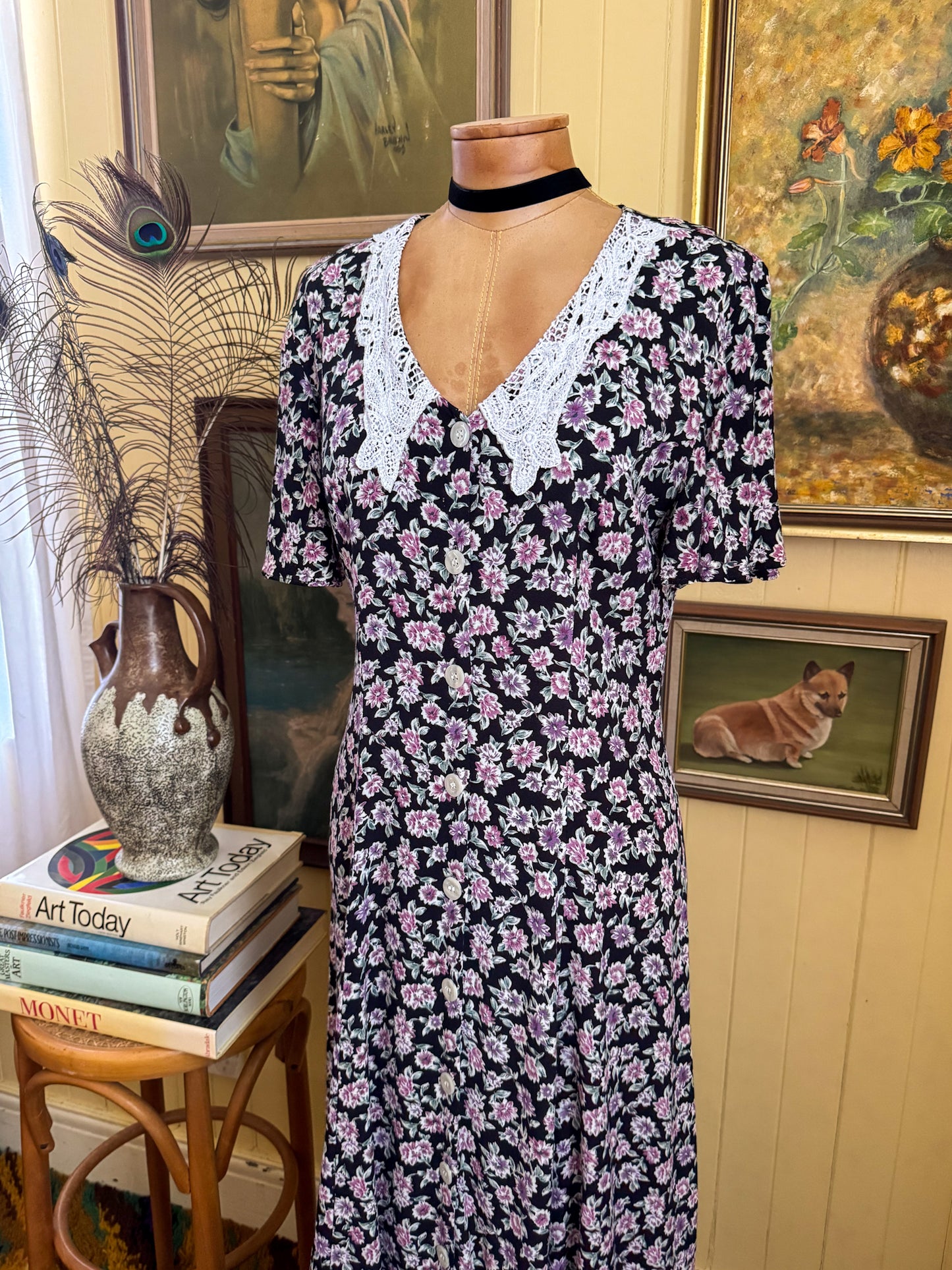 VINTAGE 1990S RAYON FLORAL PRINT CROCHET COLLAR MIDI TEA DRESS M