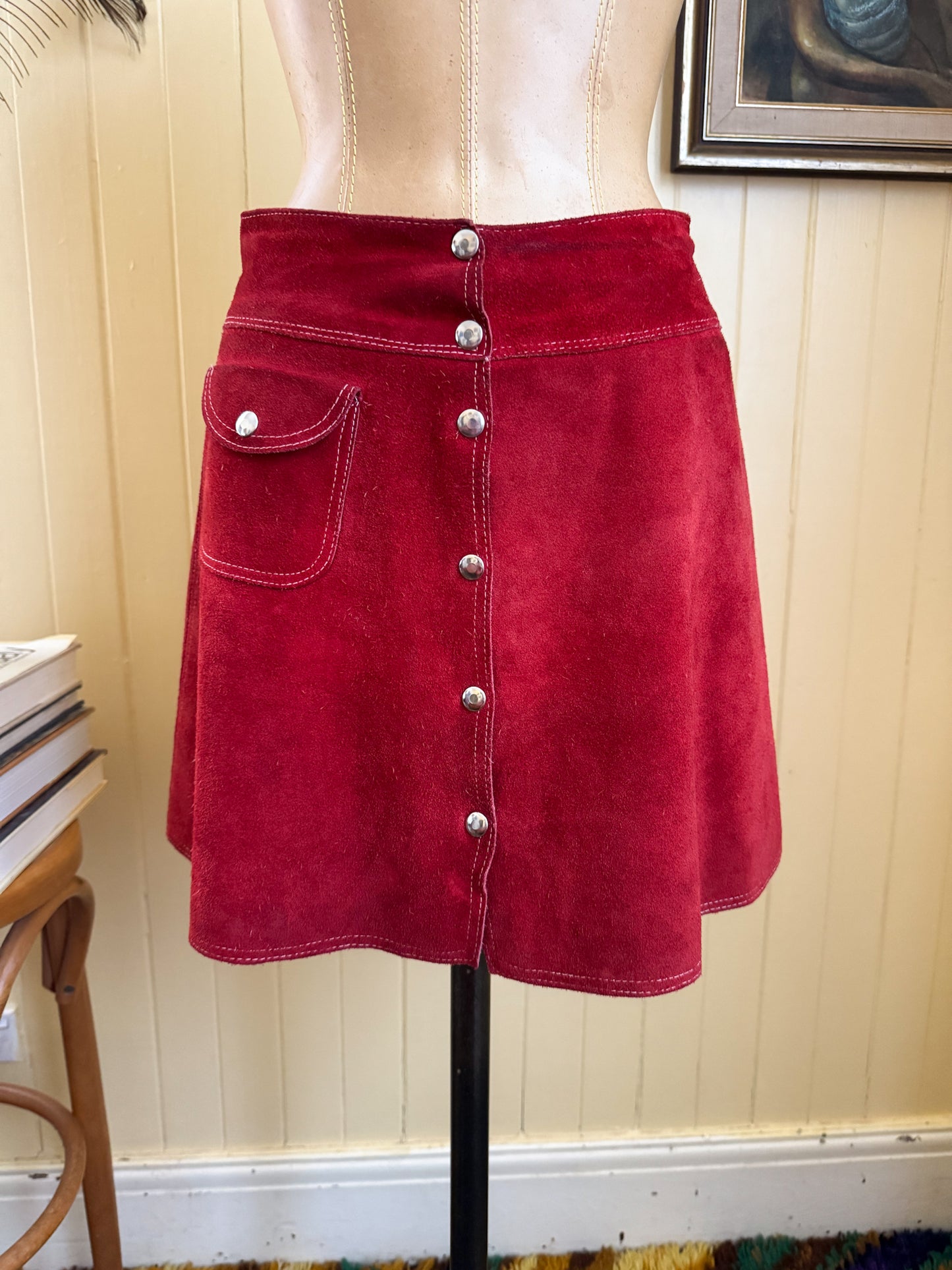 VINTAGE 1970S RED SUEDE LEATHER BUTTON THROUGH MINI SKIRT XS/S