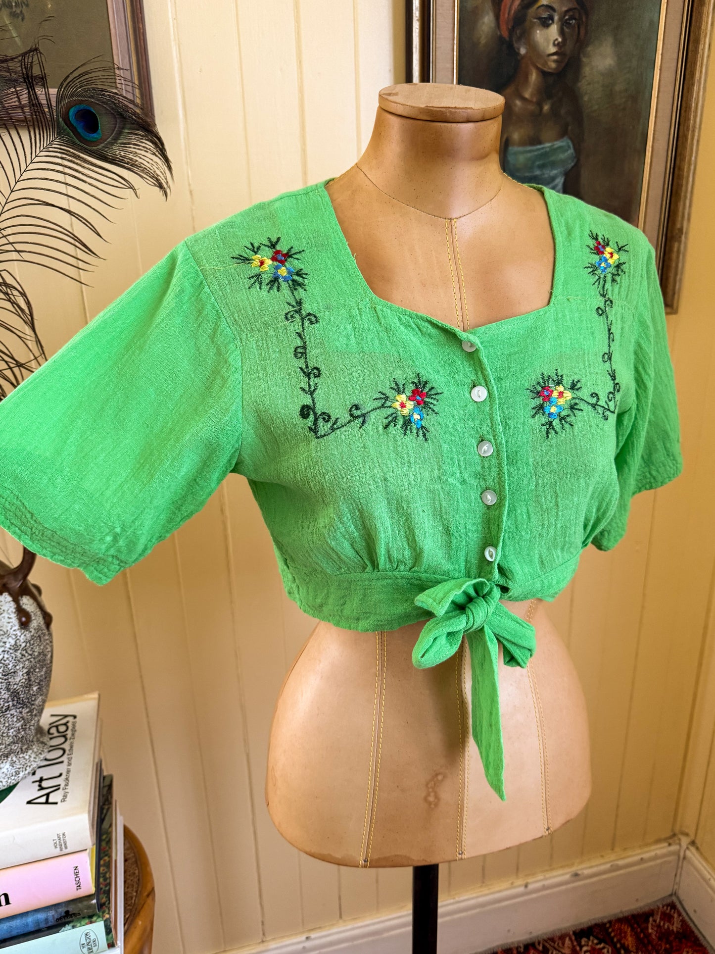 VINTAGE 1970S INDIAN COTTON CHEESECLOTH EMBROIDERED TIE BLOUSE XS/S