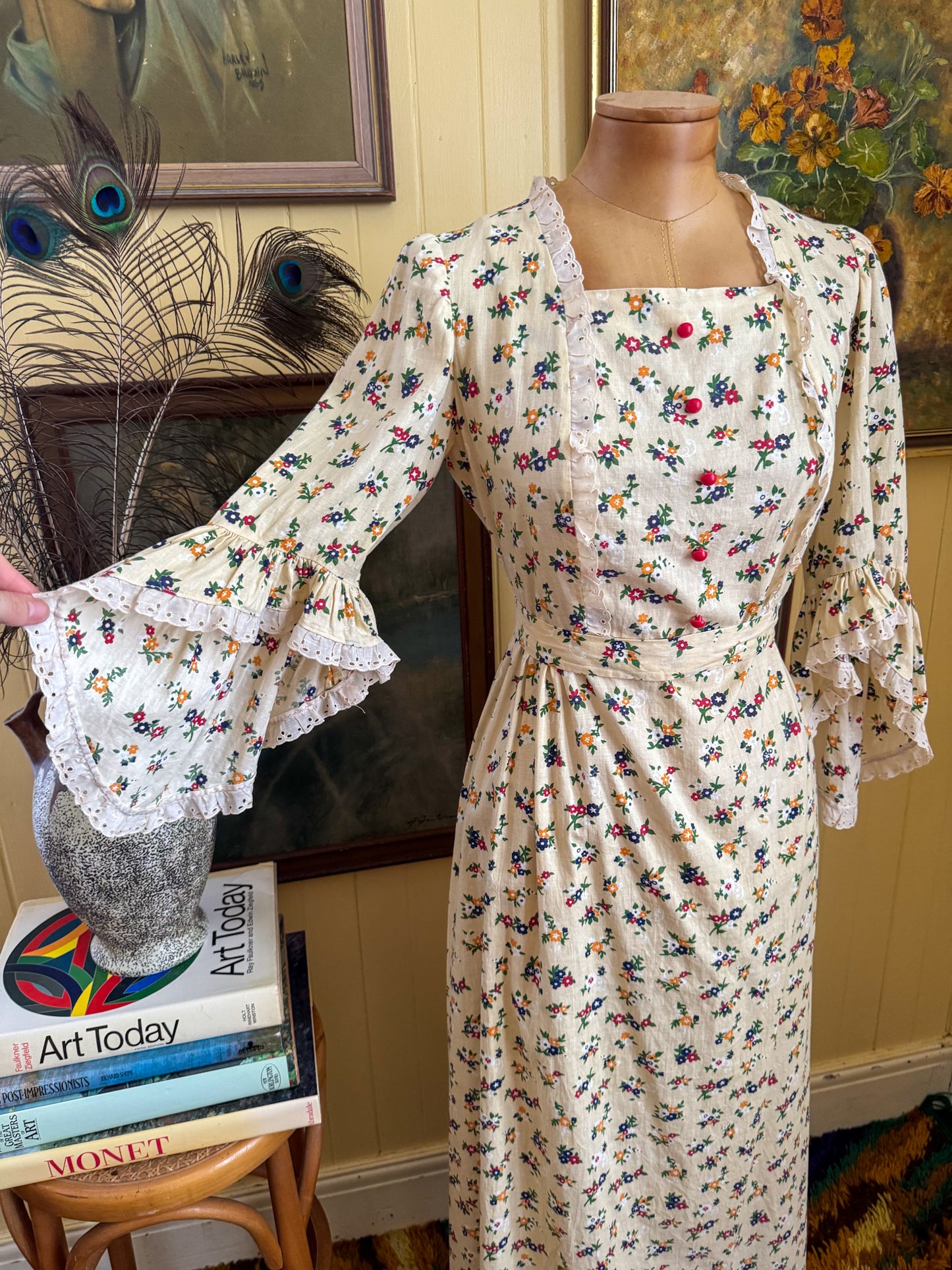 VINTAGE 1970S HANDMADE COTTON FLORAL PRINT LACE TRIM MIDI PRAIRIE DRESS S/M