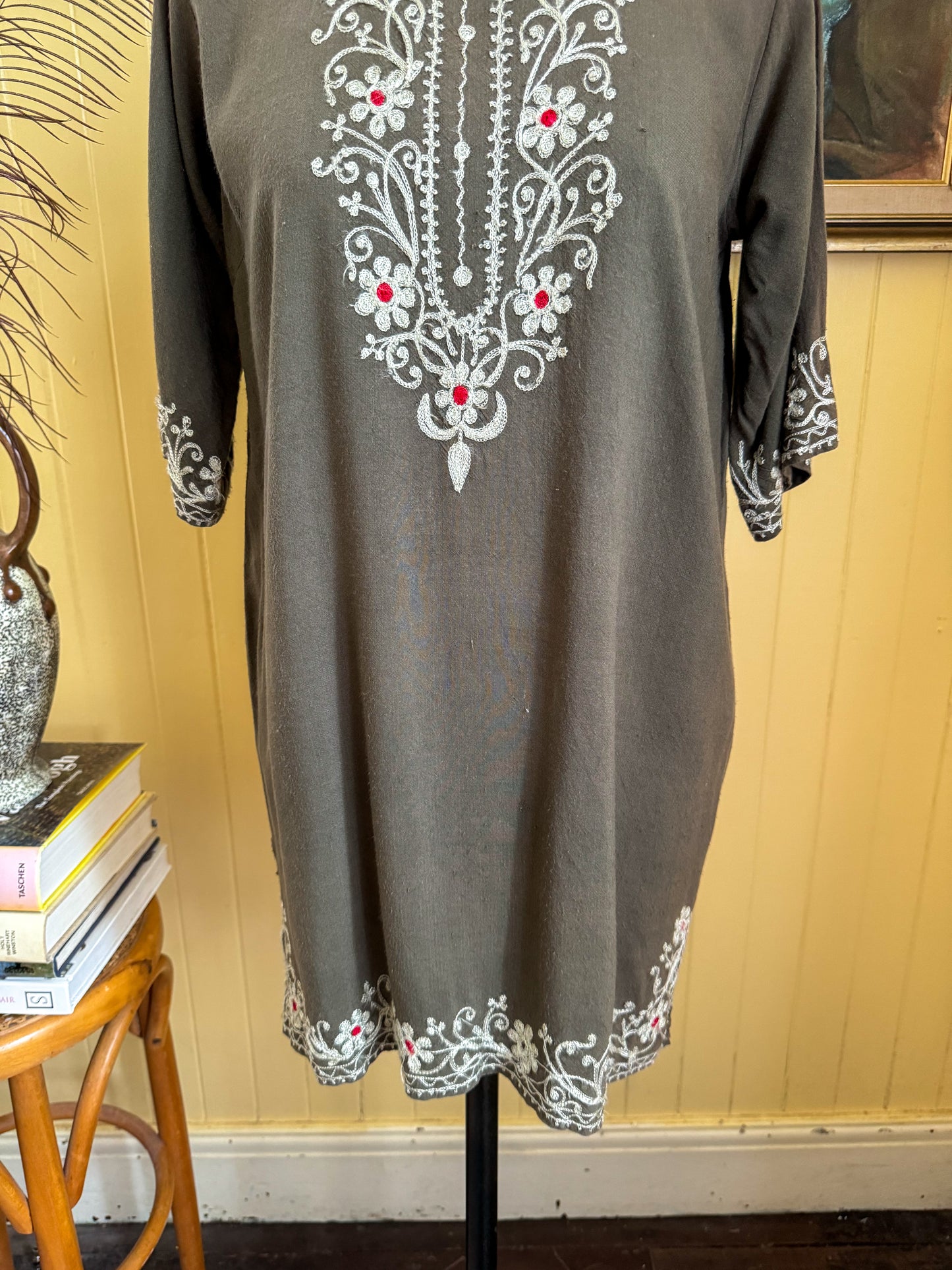 VINTAGE 1970S RAYON EMBROIDERED HIGH NECK TUNIC BLOUSE XS/S