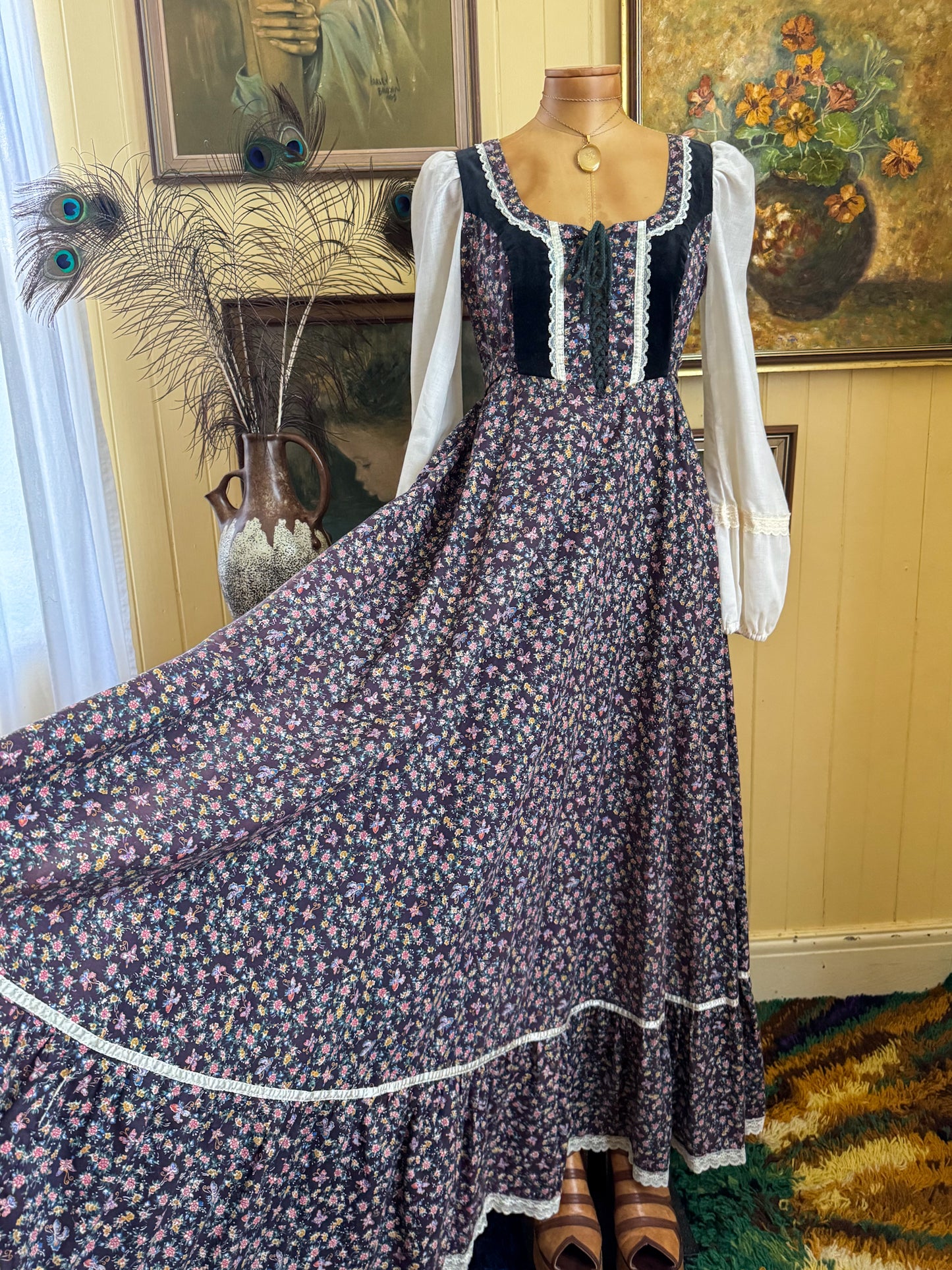 VINTAGE 1970S GUNNE SAX BUTTERFLY PRINT COTTON + LACE PRAIRIE MAXI DRESS S