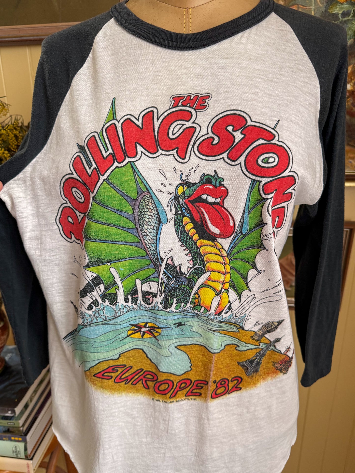 VINTAGE 1982 THE ROLLING STONES EUROPE TOUR PRINT RAGLAN TSHIRT M/L