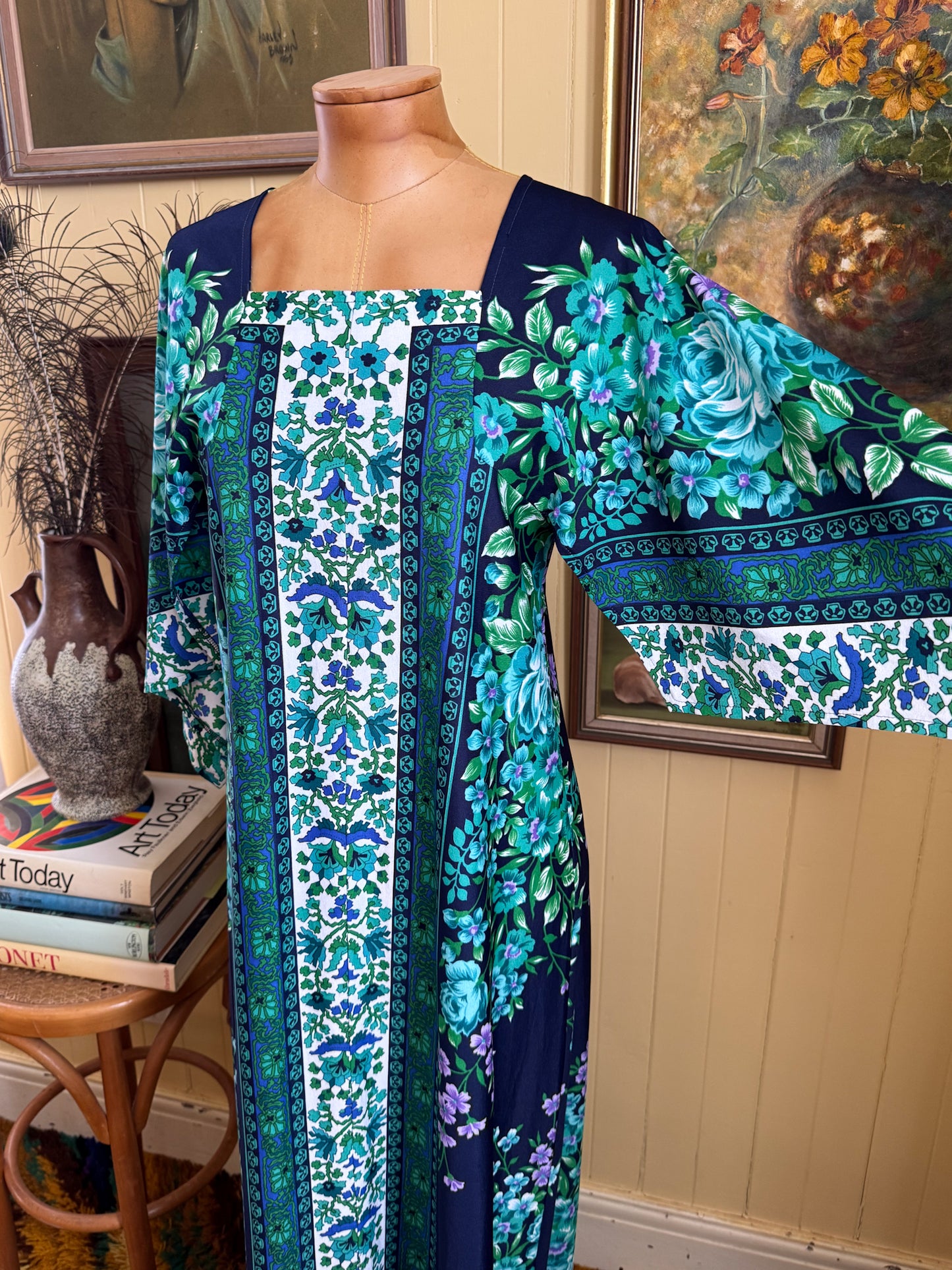 VINTAGE 1970S ACORN NYLON PRINTED MAXI KIMONO SLEEVE DRESS S