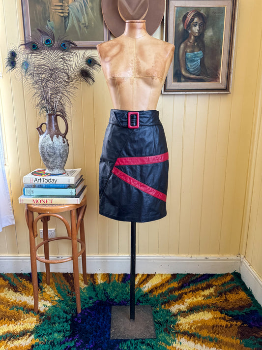 VINTAGE 1980S DE’ NAIVE BLACK + RED LEATHER BELTED MINI SKIRT S