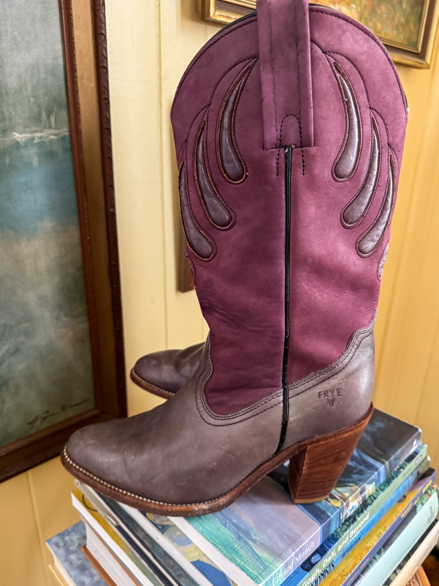 VINTAGE FRYE LEATHER METALLIC APPLIQUE WESTERN CUBAN HIGH HEEL BOOTS 7-7.5/38