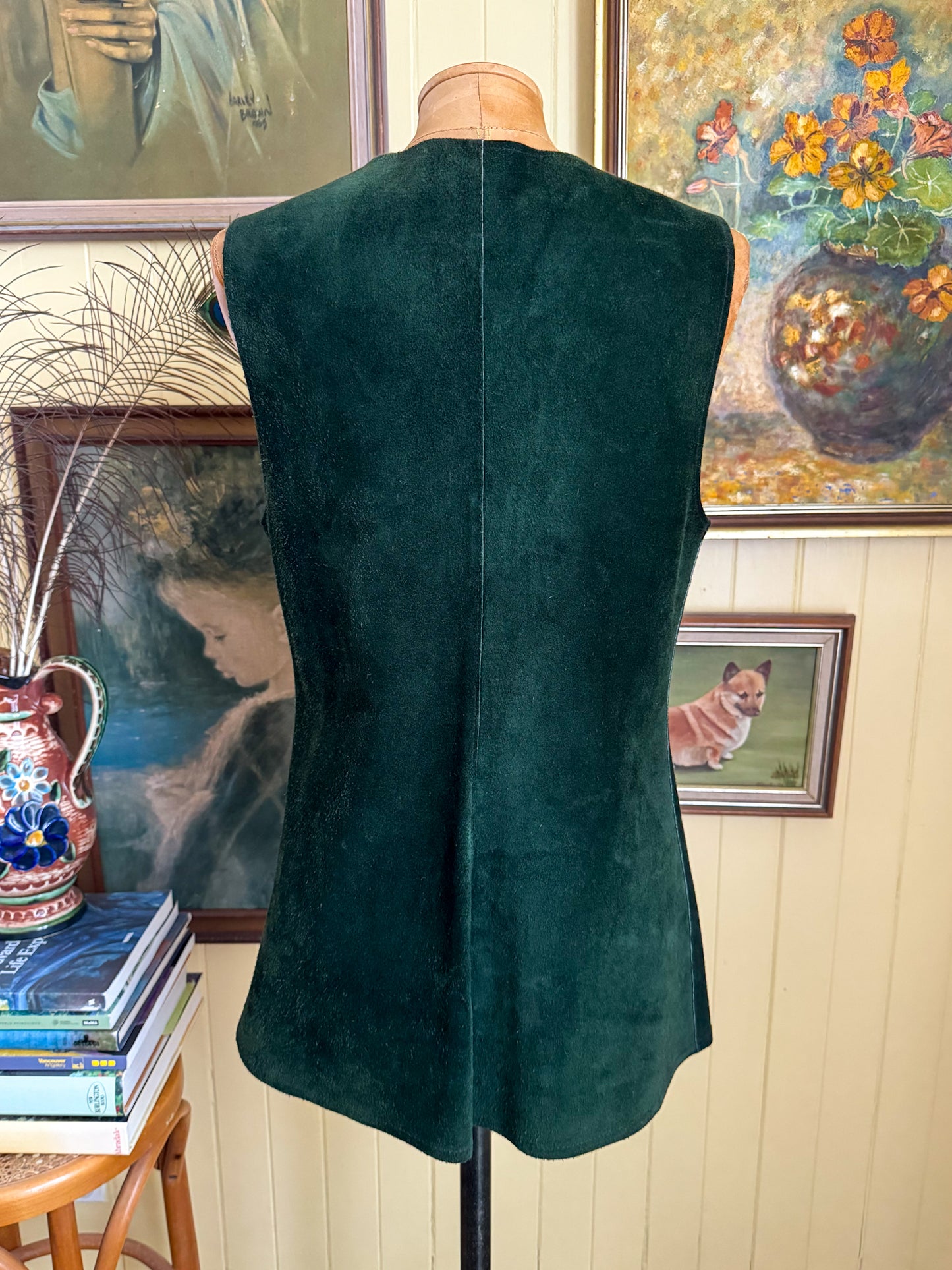 VINTAGE 1970S FOREST GREEN SUEDE LEATHER BUTTERFLY APPLIQUÉ LACE UP VEST S