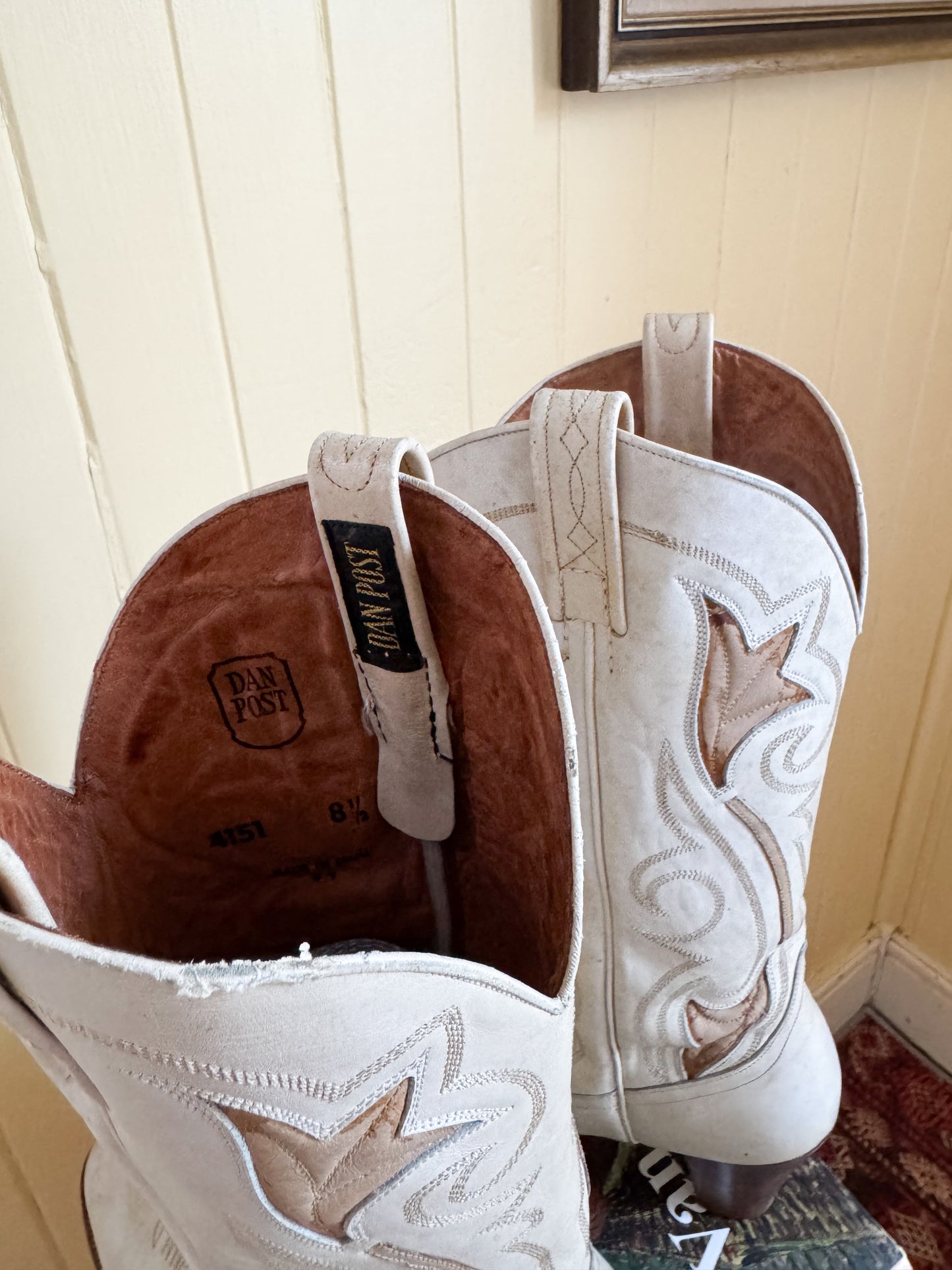VINTAGE DAN POST CREAM EMBROIDERED LEATHER WESTERN CUBAN HIGH HEEL BOOTS 7.5-8/38-38.5