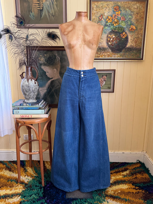 VINTAGE 1970S STAGGERS WIDE LEG SUPER FLARE BELLBOTTOM HIGH WAIST DENIM JEANS M/L