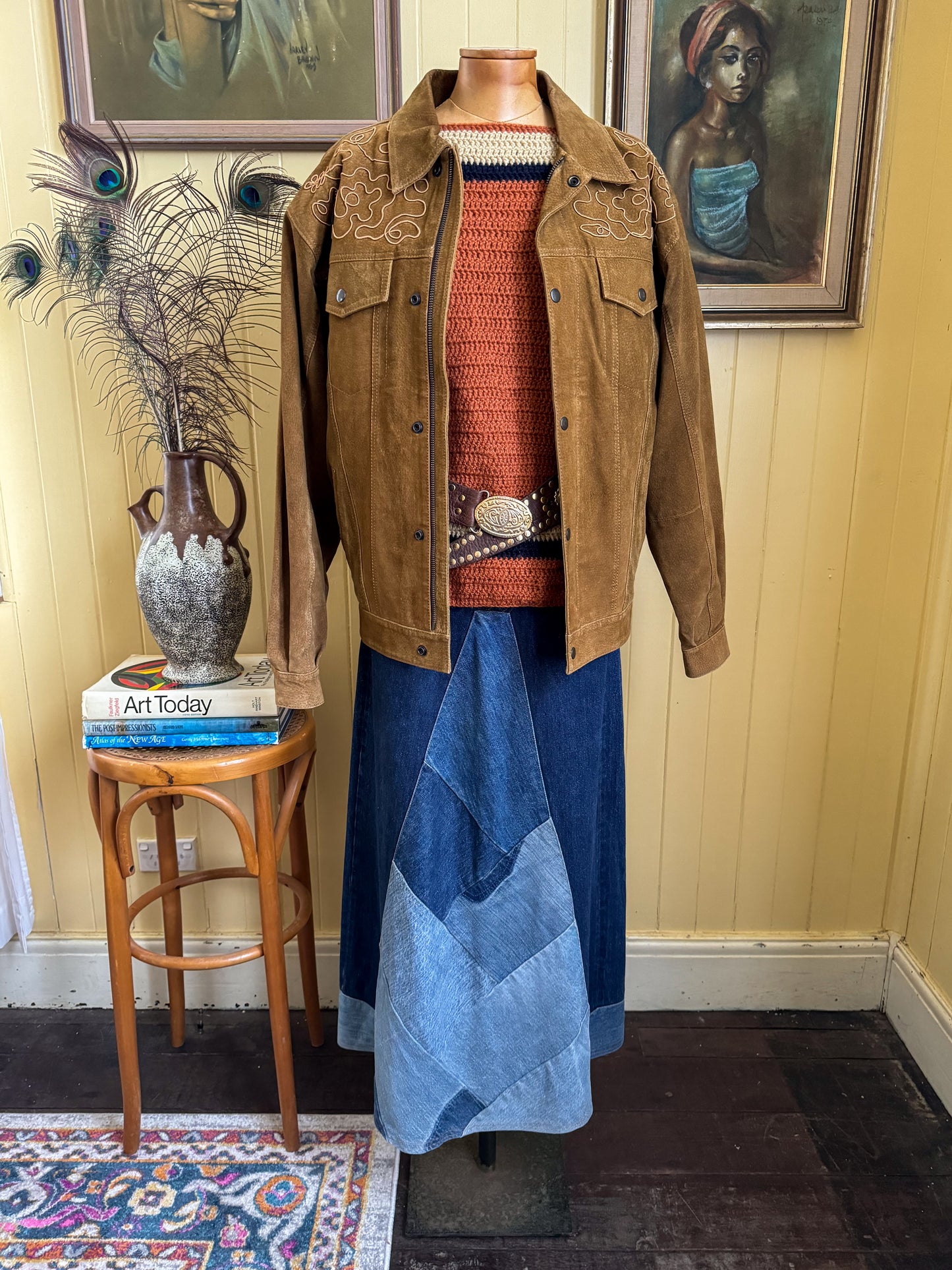 VINTAGE 1970S UNISEX CARAMEL SUEDE LEATHER EMBROIDERED JACKET S/M/L