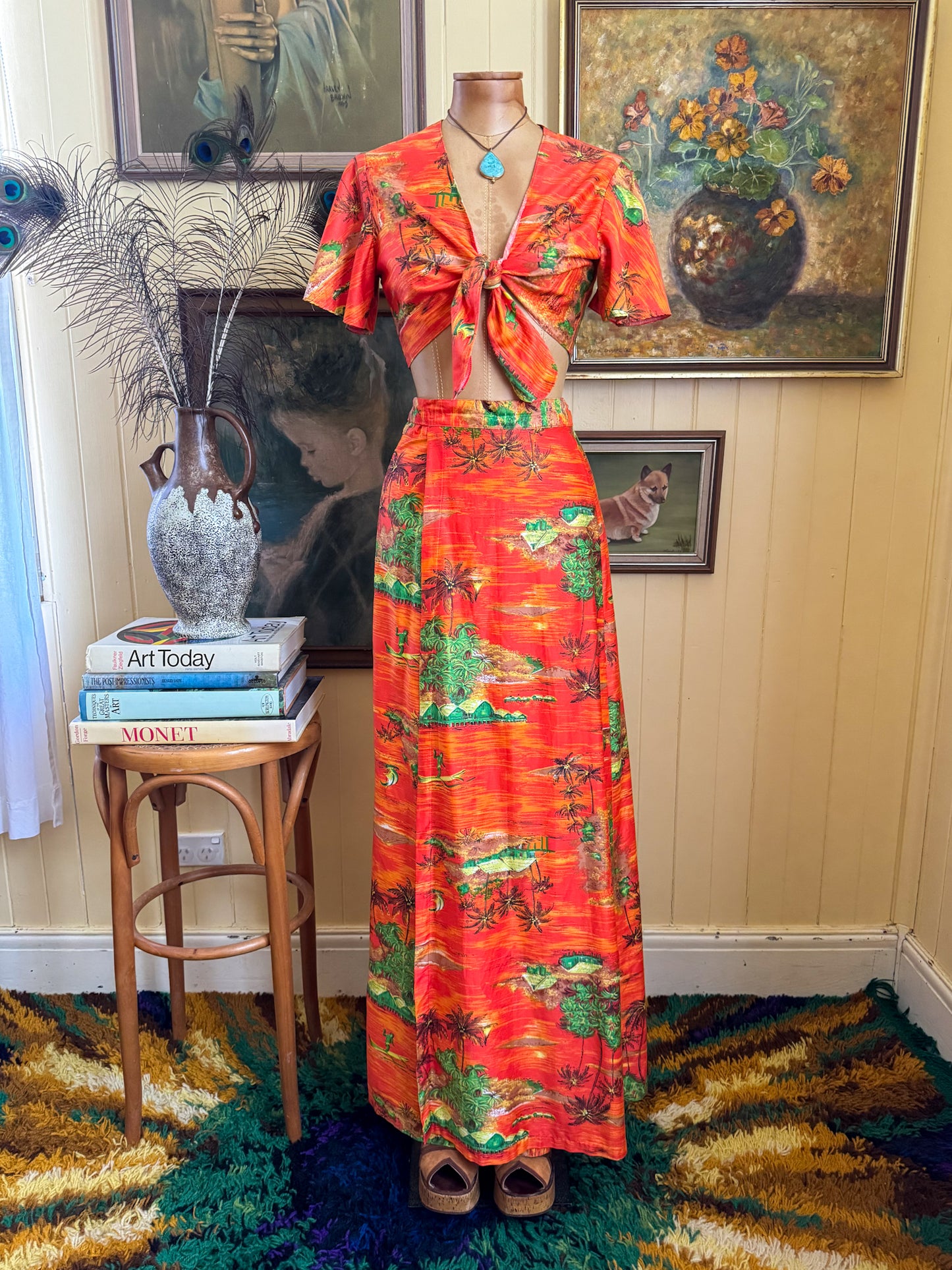 VINTAGE 1970S COTTON HAWAIIAN PRINT TWO PIECE CROPPED TOP + MAXI WRAP SKIRT SET S/M