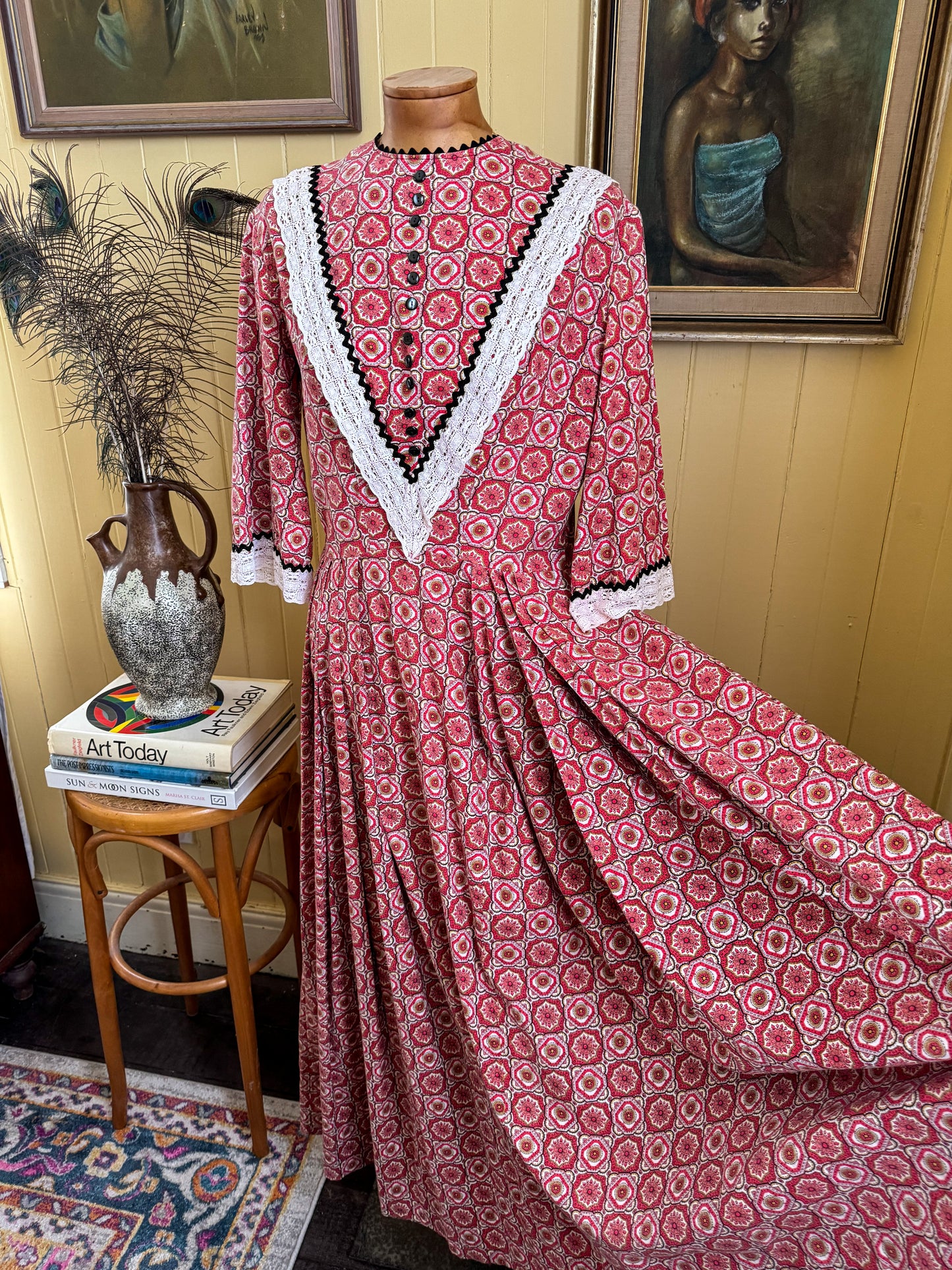 VINTAGE 1970S PRINTED COTTON AND LACE MAXI PRAIRIE DRESS S/M