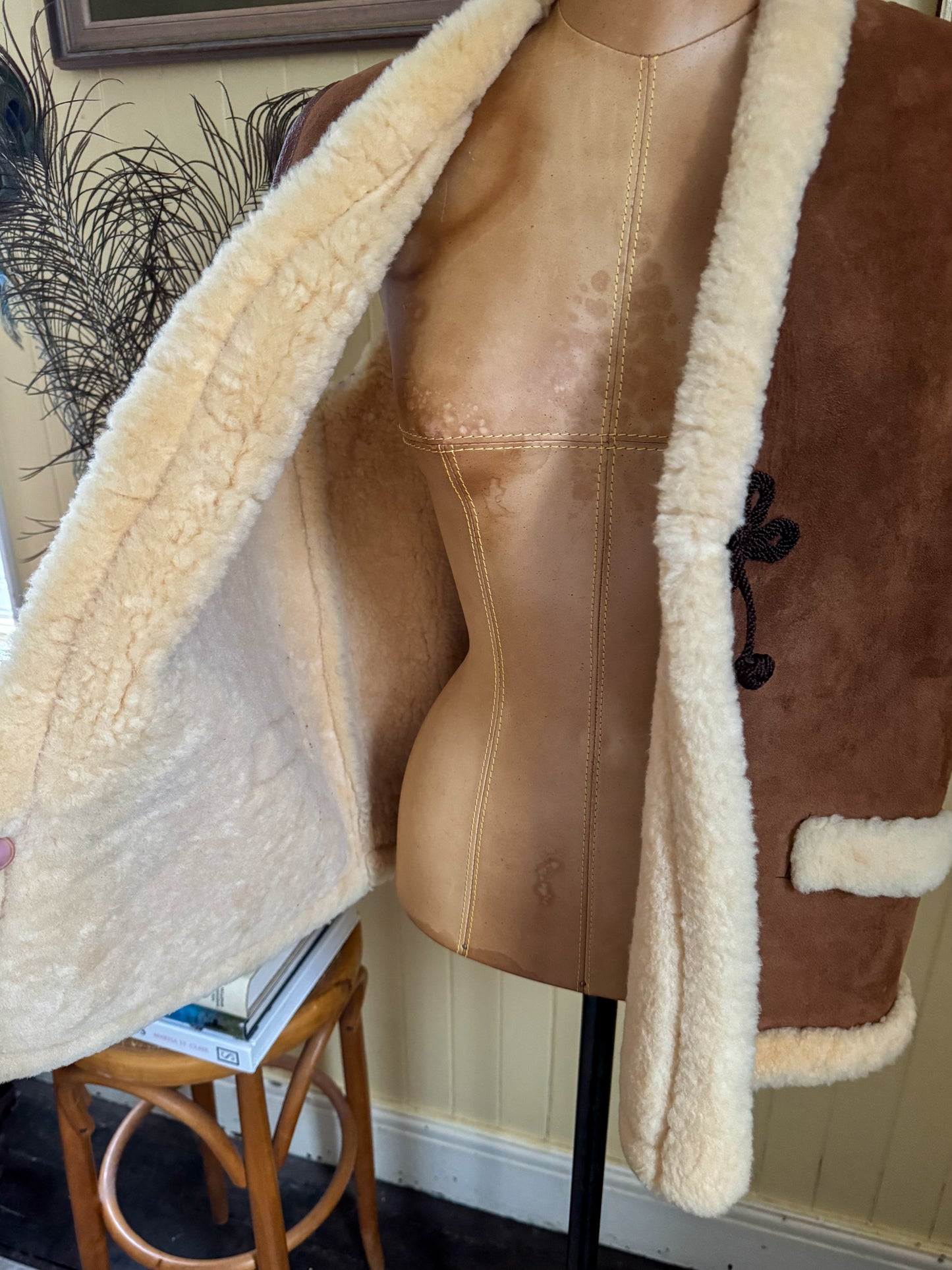 VINTAGE 1990S TAN FAUX SUEDE SHEEPSKIN SHEARLING VEST L