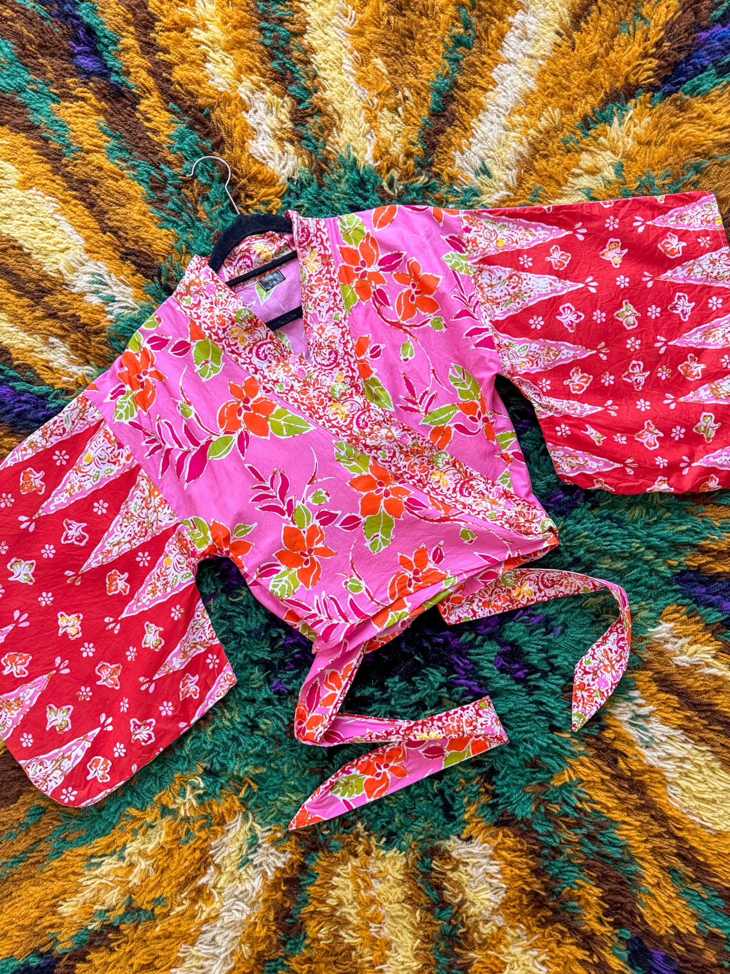 VINTAGE 1970S COTTON BATIK PRINT WRAP KIMONO SLEEVE BLOUSE XS/S
