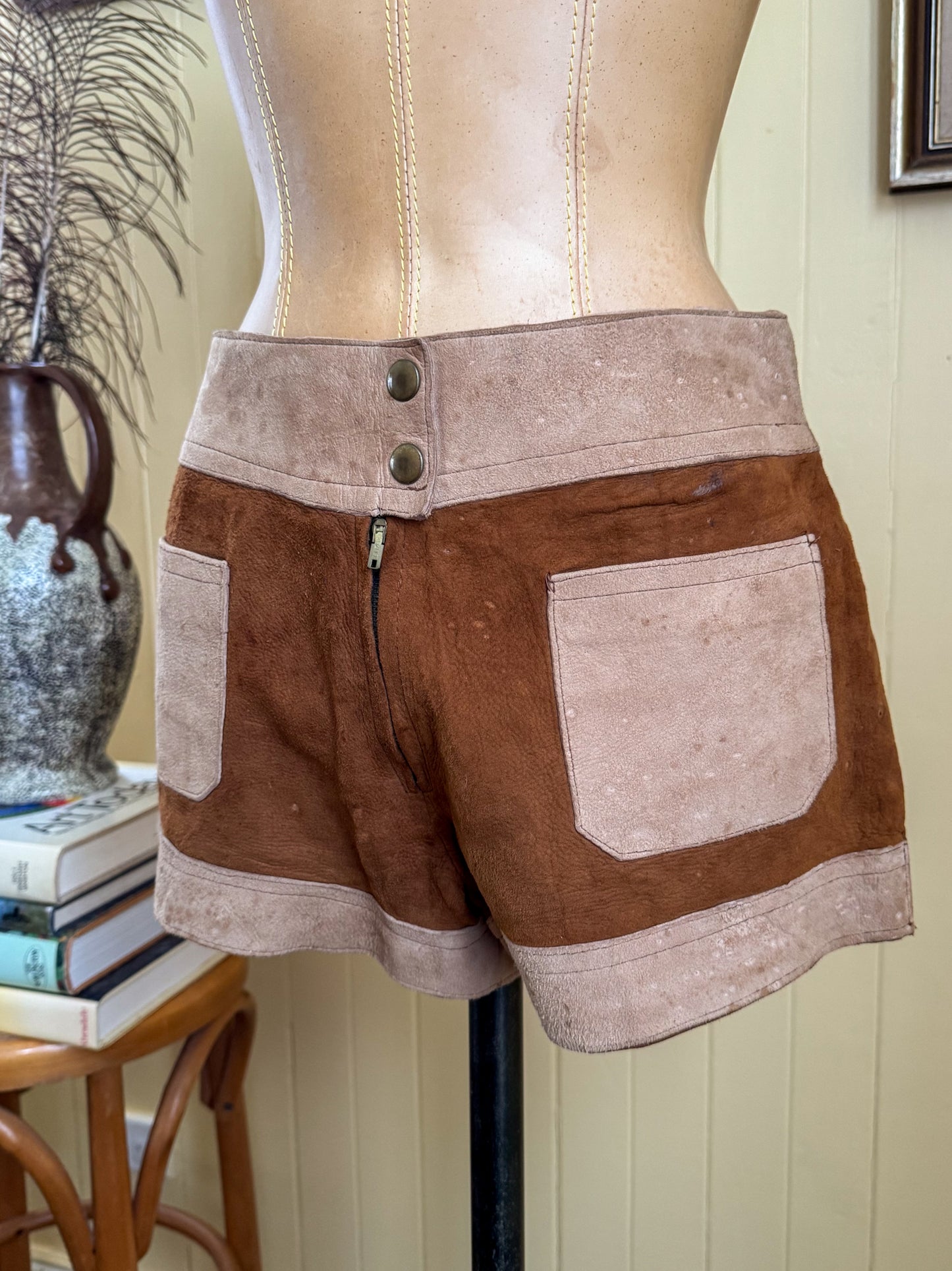 VINTAGE 1970S RARE SUEDE LEATHER TWO TONE HOTPANTS SHORTS XS/S
