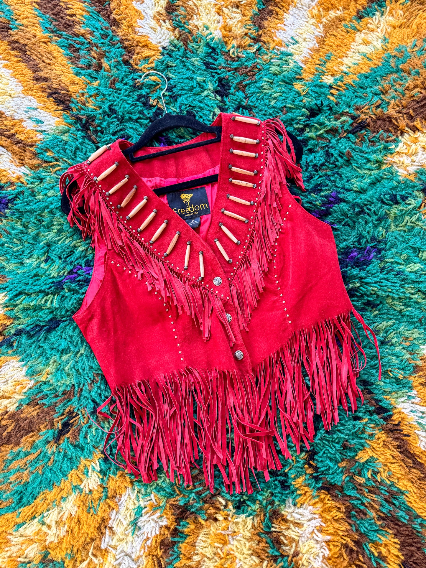 VINTAGE 1990S USA FREEDOM SUEDE LEATHER FRINGED BONE DETAIL WESTERN VEST M