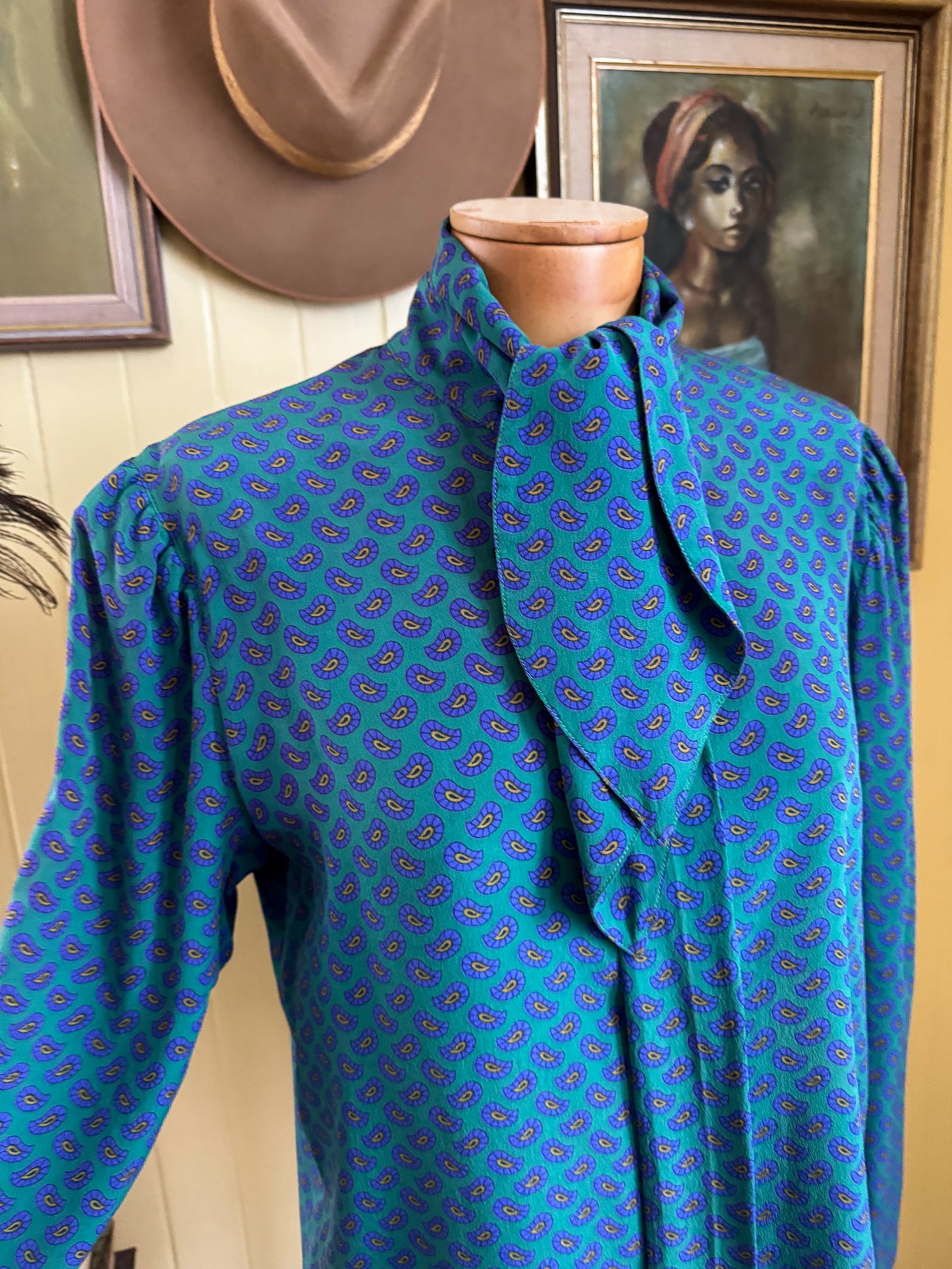 VINTAGE 1990S GUY LAROCHE PARIS SILK PAISLEY PRINT PUSSY BOW BLOUSE S/M