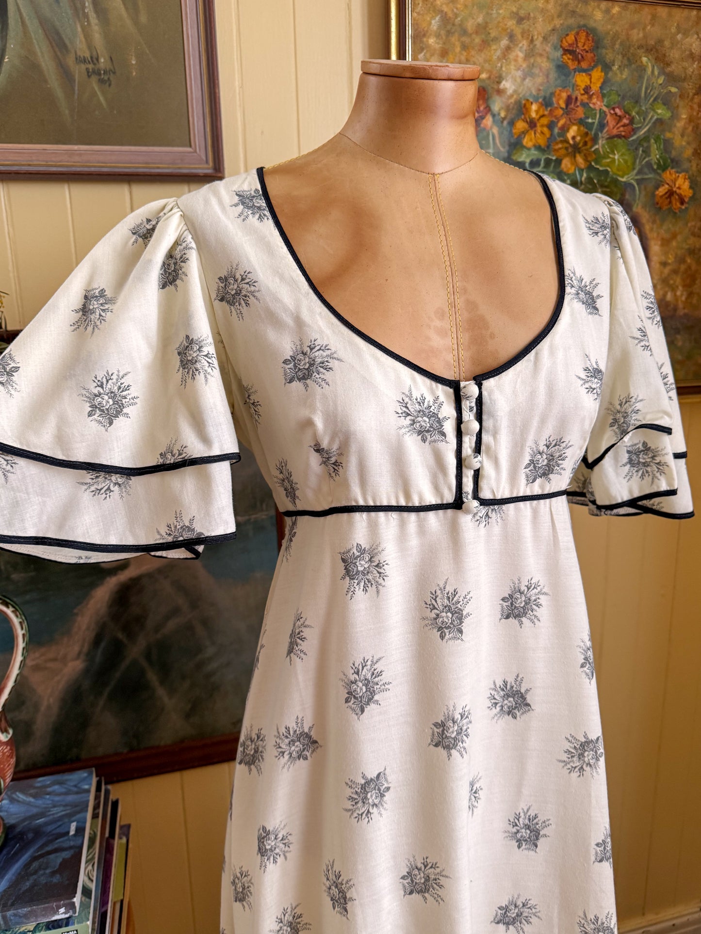 VINTAGE 1970S ENGLISH RICHARD SHOPS FLUTTER SLEEVE PRINT PRAIRIE MAXI DRESS S/M