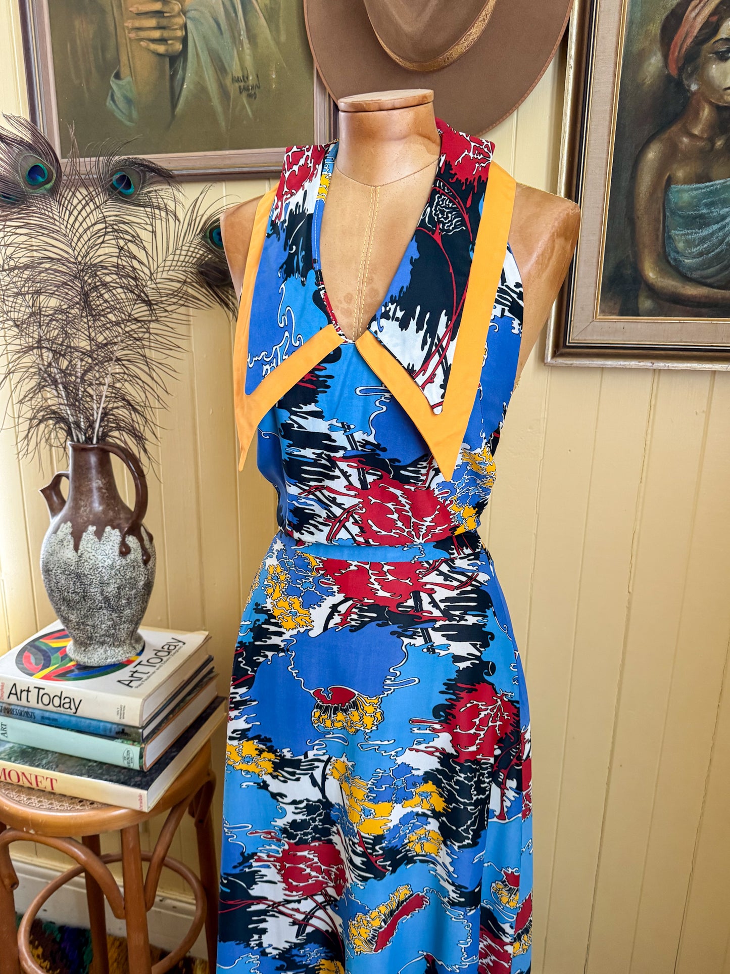 VINTAGE 1970S FINLAW NYLON ABSTRACT TROPICAL PRINT COLLARED HALTER MAXI DRESS S