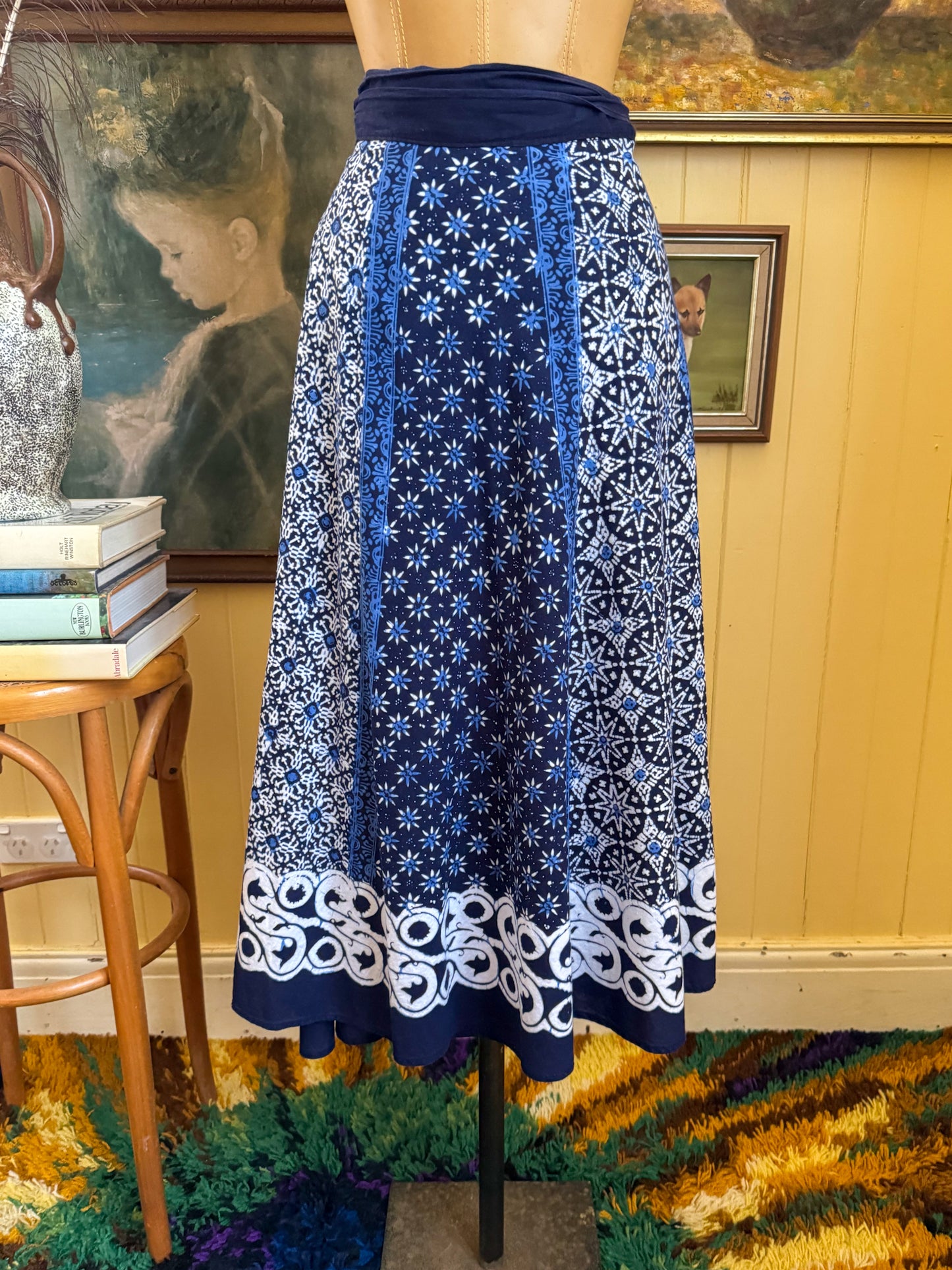 VINTAGE 1970S COTTON BATIK PRINT WRAP MIDI SKIRT M