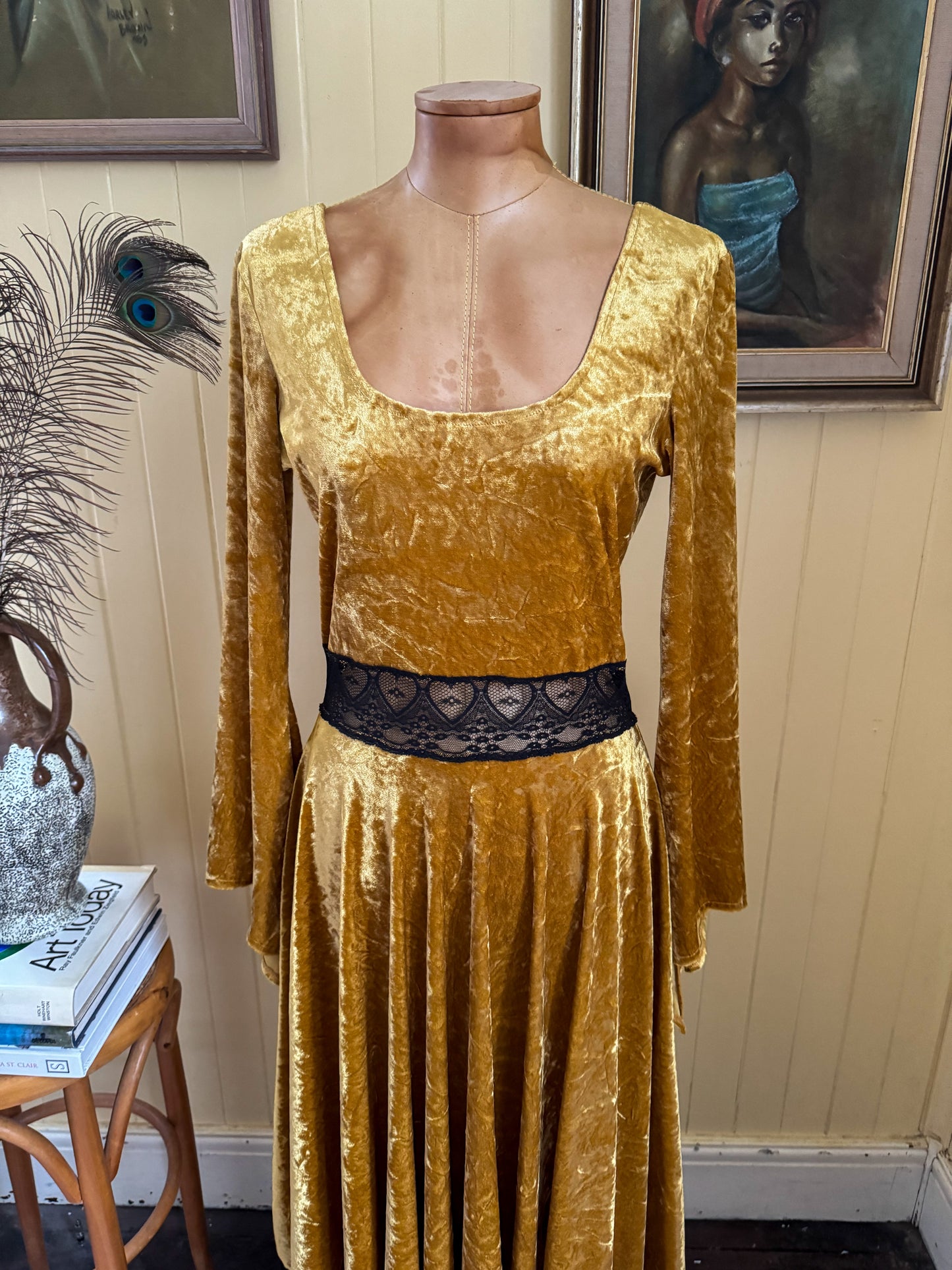 VINTAGE 1980S LYN’S WEAR VELVET + LACE HANKY HEM MAXI DRESS S/M