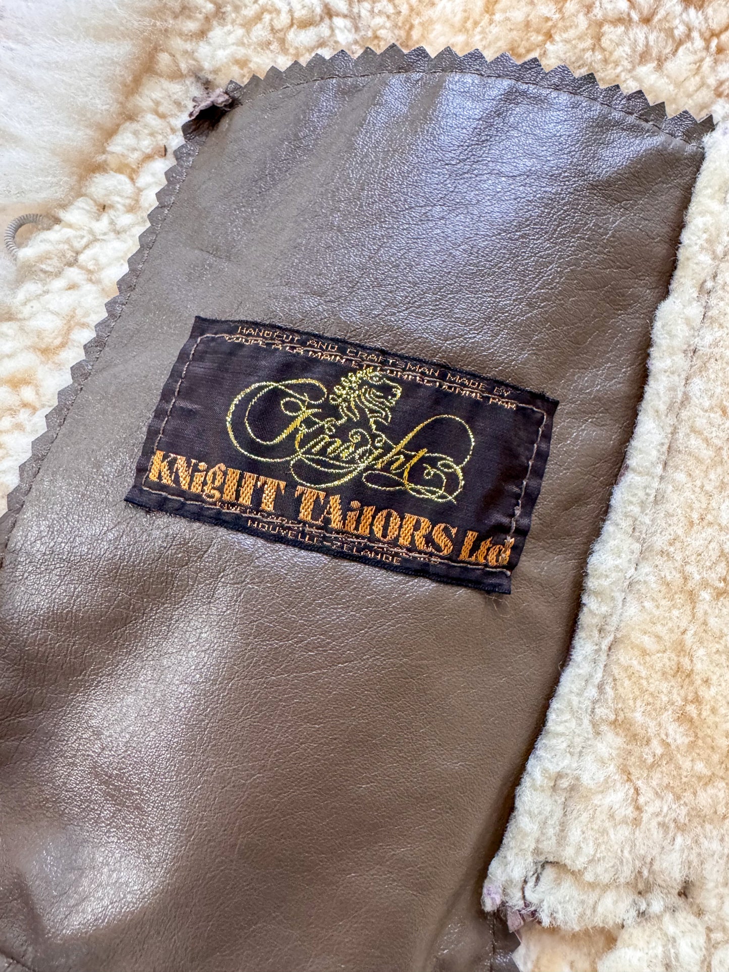VINTAGE NZ KNIGHT TAYLORS NATURAL SUEDE SHEEPSKIN SHEARLING COAT L