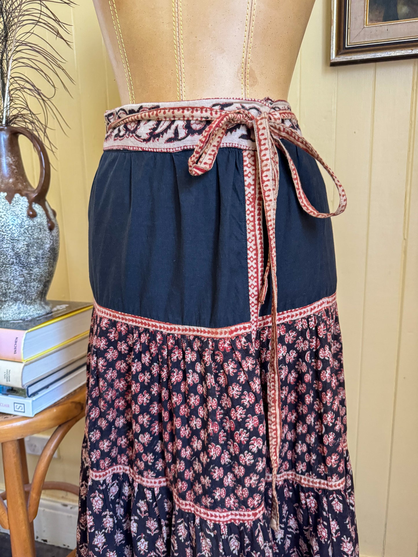 VINTAGE 1970S CHERRY LANE INDIAN COTTON BLOCK PRINT TIERED WRAP PEASANT SKIRT S/M