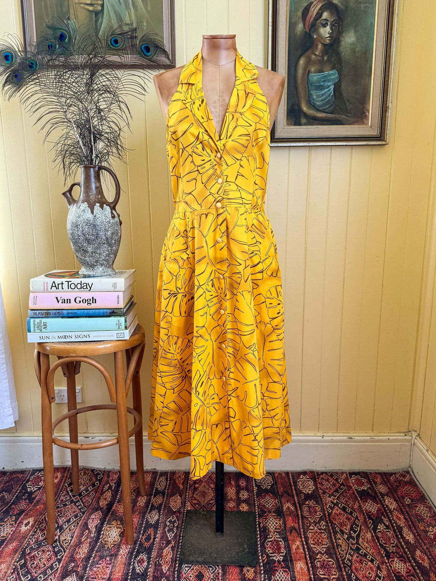 VINTAGE 1970S CLAUDE VALERIE FRANCE COTTON TROPICAL PRINT HALTER MIDI DRESS S/M