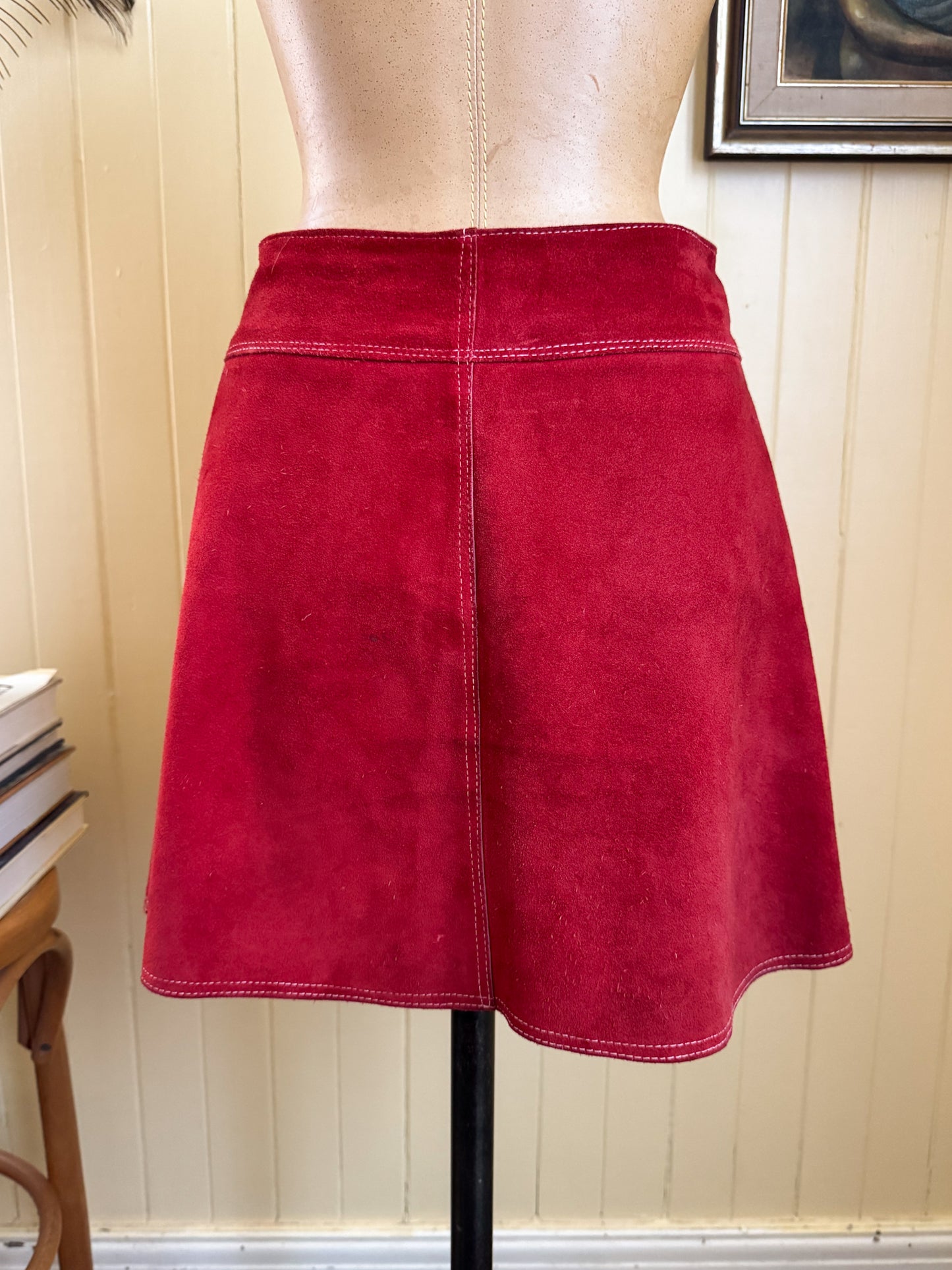 VINTAGE 1970S RED SUEDE LEATHER BUTTON THROUGH MINI SKIRT XS/S