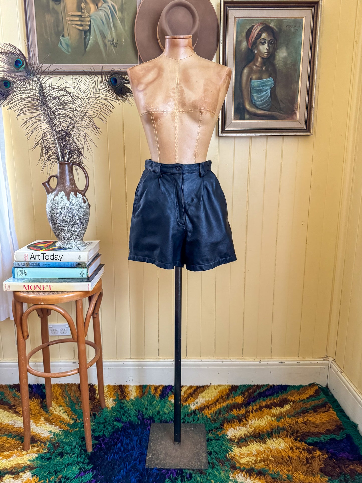 VINTAGE 1990S GERMAN BLACK LEATHER HIGH WAISTED SHORTS M