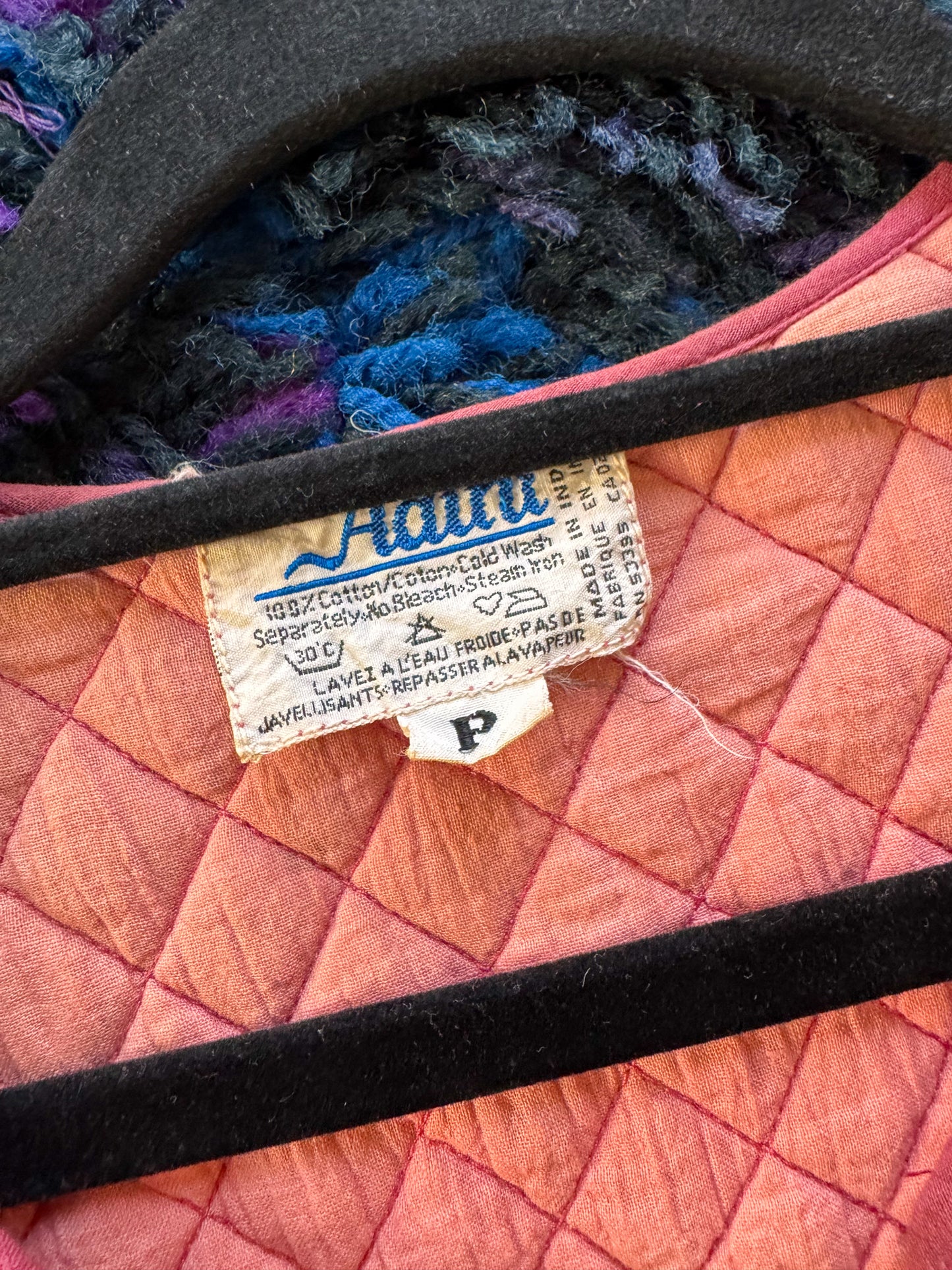VINTAGE 1970S ADINI INDIAN COTTON QUILTED CROPPED VEST XS/S
