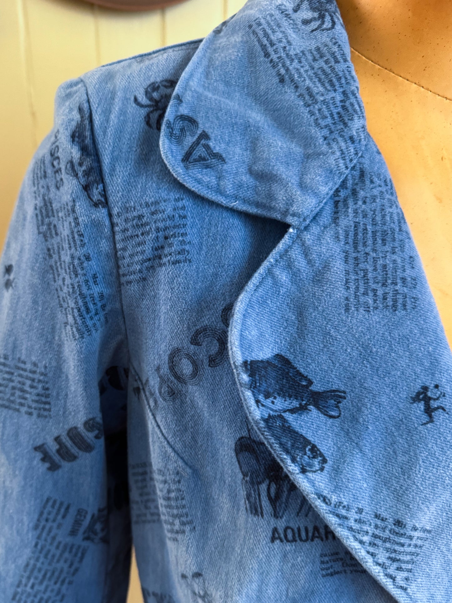 VINTAGE 1970S WALCO COTTON DENIM ASTROSCOPE PRINT BLAZER JACKET S