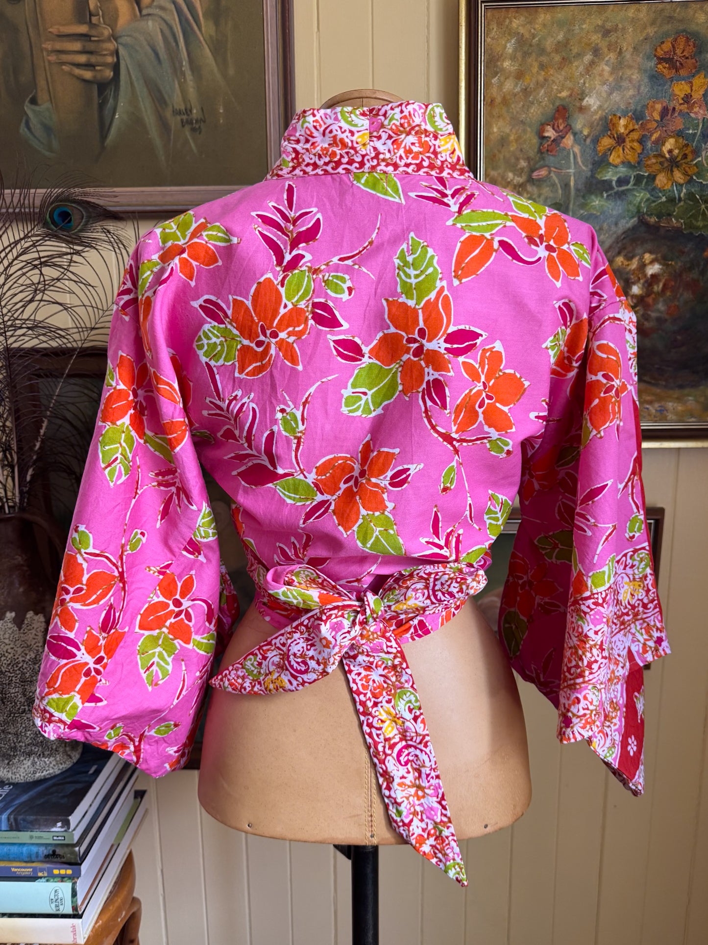 VINTAGE 1970S COTTON BATIK PRINT WRAP KIMONO SLEEVE BLOUSE XS/S