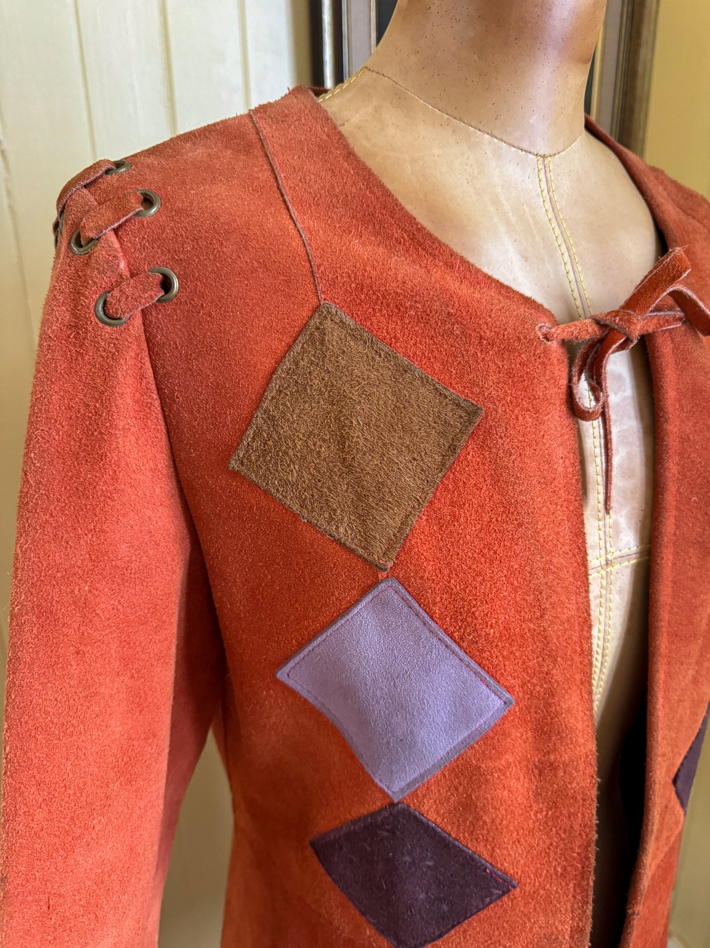 VINTAGE 1970S BURNT ORANGE SUEDE LEATHER PATCH LONGLINE JACKET S