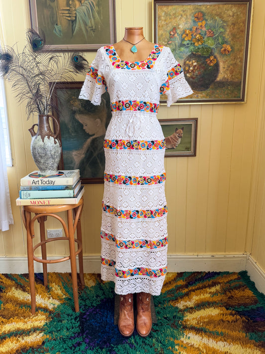 VINTAGE 1970S MEXICAN COTTON LACE AND EMBROIDERED TIERED MAXI DRESS S/M