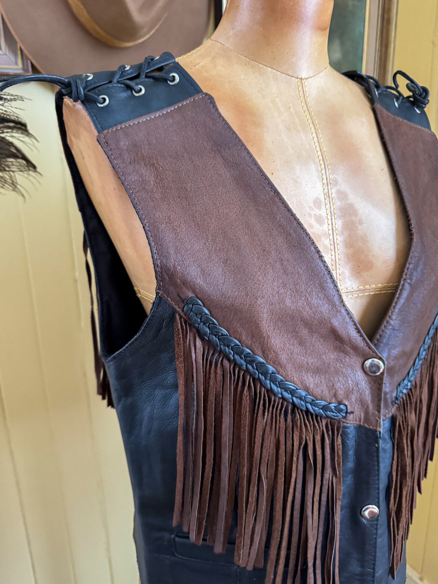 VINTAGE 1980S ANTELOPE CREEK LEATHER FRINGED WESTERN BIKER VEST L