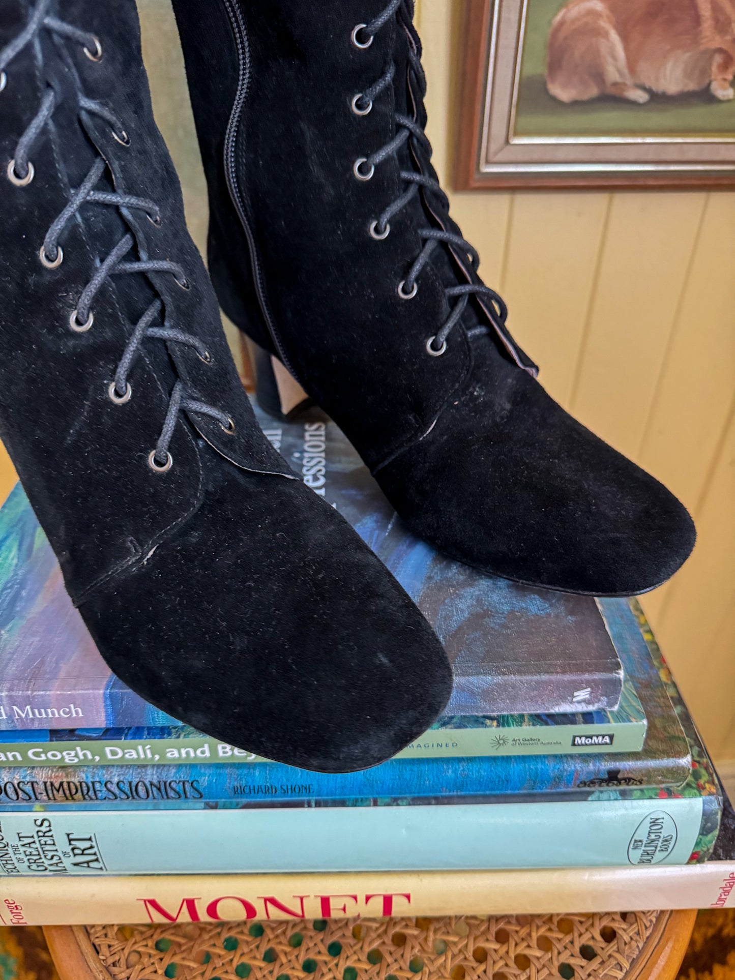 PRELOVED Y2K DOES 60S FLORSHEIM BLACK SUEDE LEATHER LACE UP KNEE HIGH BOOTS 9/40