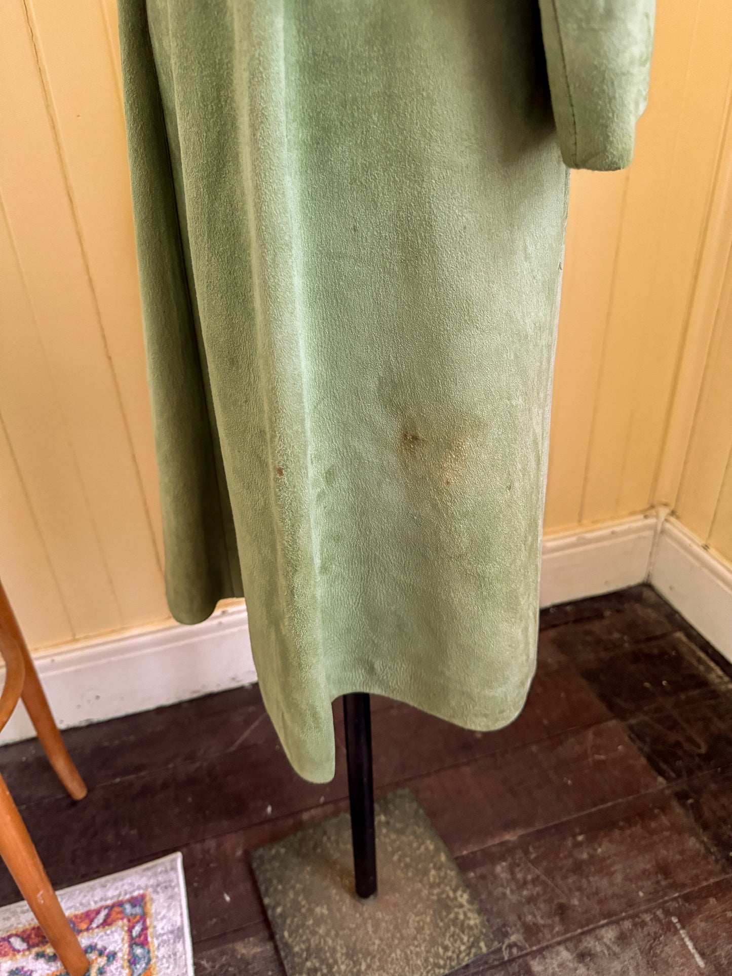 VINTAGE 1970S ENGLISH AVOCADO GREEN SUEDE LEATHER JACKET COAT S/M