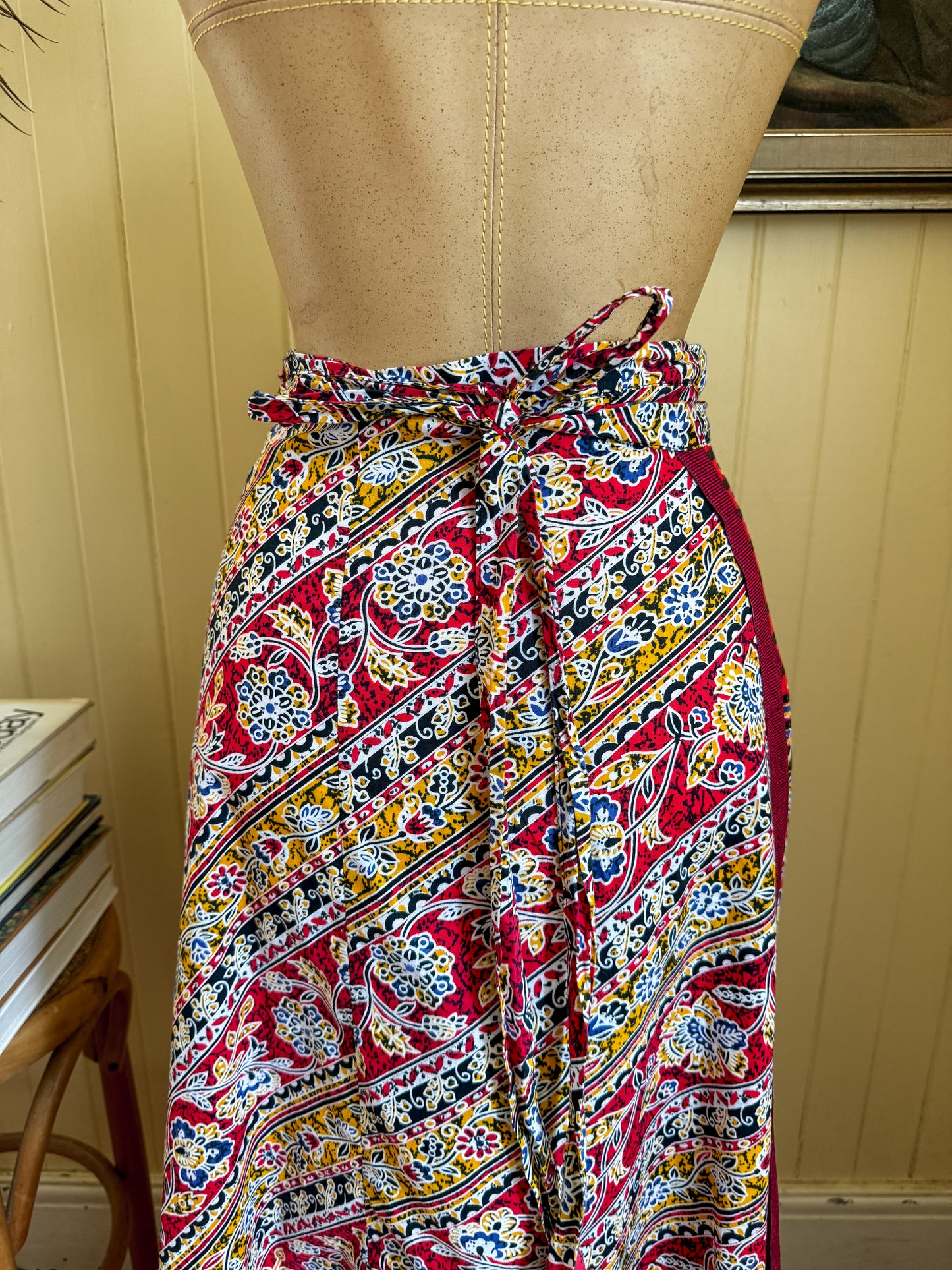 VINTAGE 1970S COTTON BATIK FLORAL PRINT WRAP MAXI SKIRT S/M/L