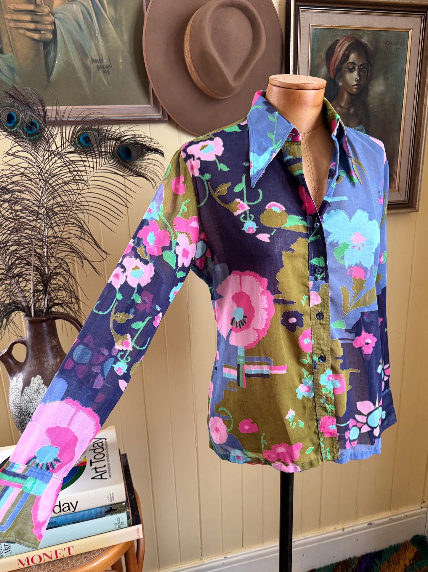 VINTAGE 1970S MAX AVILAND PARIS COTTON FLORAL PRINT DAGGER COLLAR SHIRT S/M