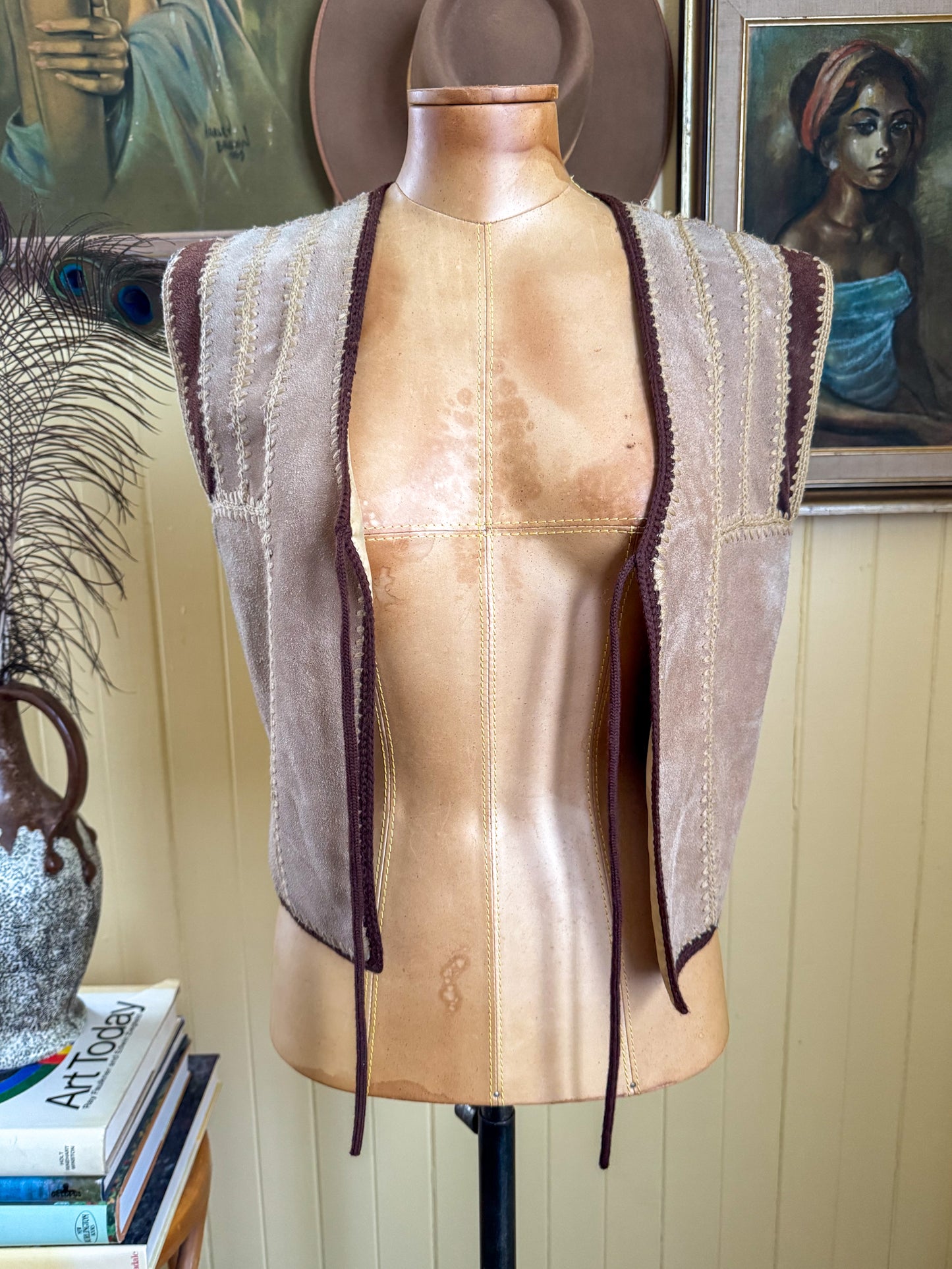 VINTAGE 1970S LEATHERCRAFT TAUPE SUEDE BLANKET STITCH TIE WAISTCOAT VEST S