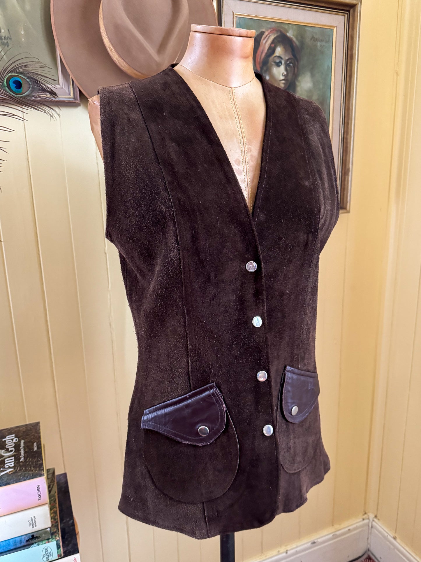 VINTAGE 1970S CHOCOLATE SUEDE LEATHER PRESS STUD WAISTCOAT VEST S/M